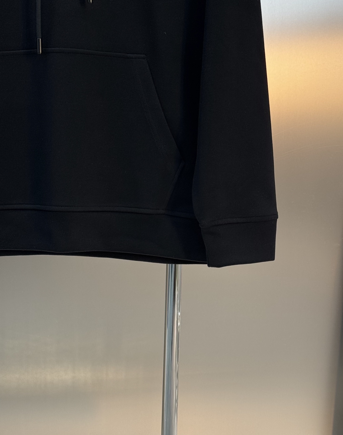 Miu Miu缪缪新款连帽卫衣，甄选天丝面料.柔软纯棉材质，穿着舒适又透气!正面品牌字母印花，水滴💧立体