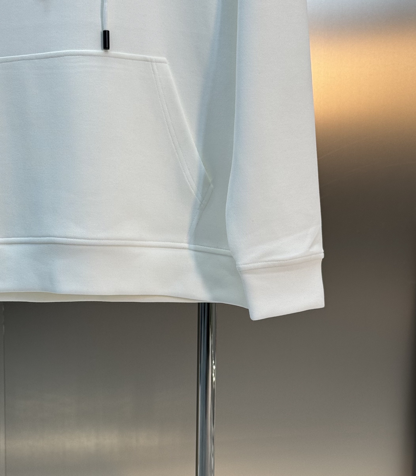 Miu Miu缪缪新款连帽卫衣，甄选天丝面料.柔软纯棉材质，穿着舒适又透气!正面品牌字母印花，水滴💧立体