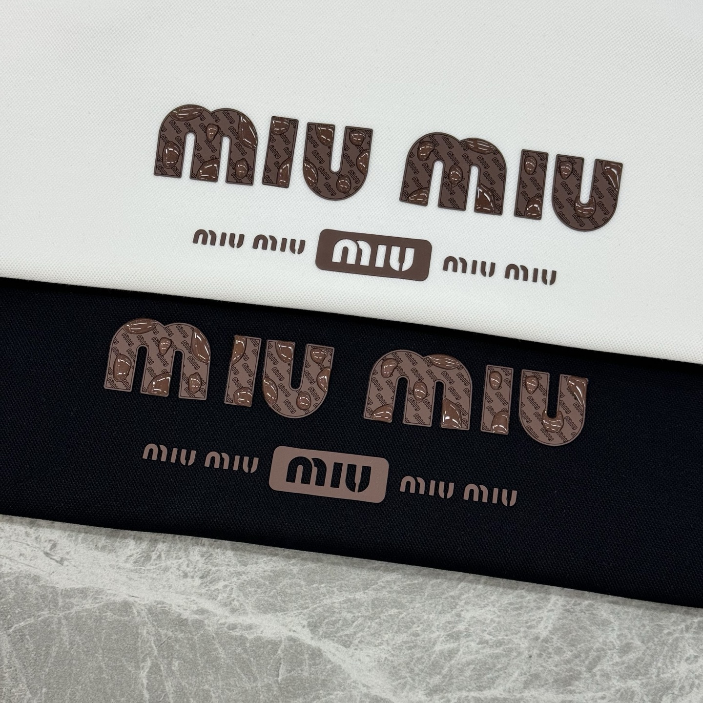 Miu Miu缪缪新款连帽卫衣，甄选天丝面料.柔软纯棉材质，穿着舒适又透气!正面品牌字母印花，水滴💧立体