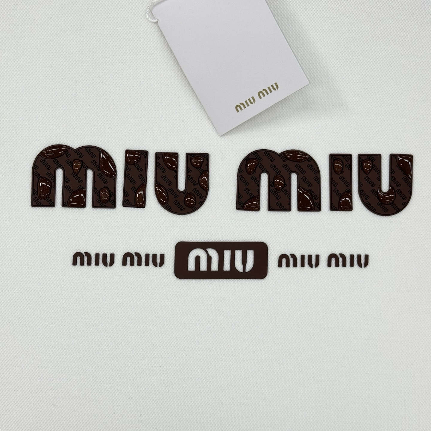 Miu Miu缪缪新款连帽卫衣，甄选天丝面料.柔软纯棉材质，穿着舒适又透气!正面品牌字母印花，水滴💧立体