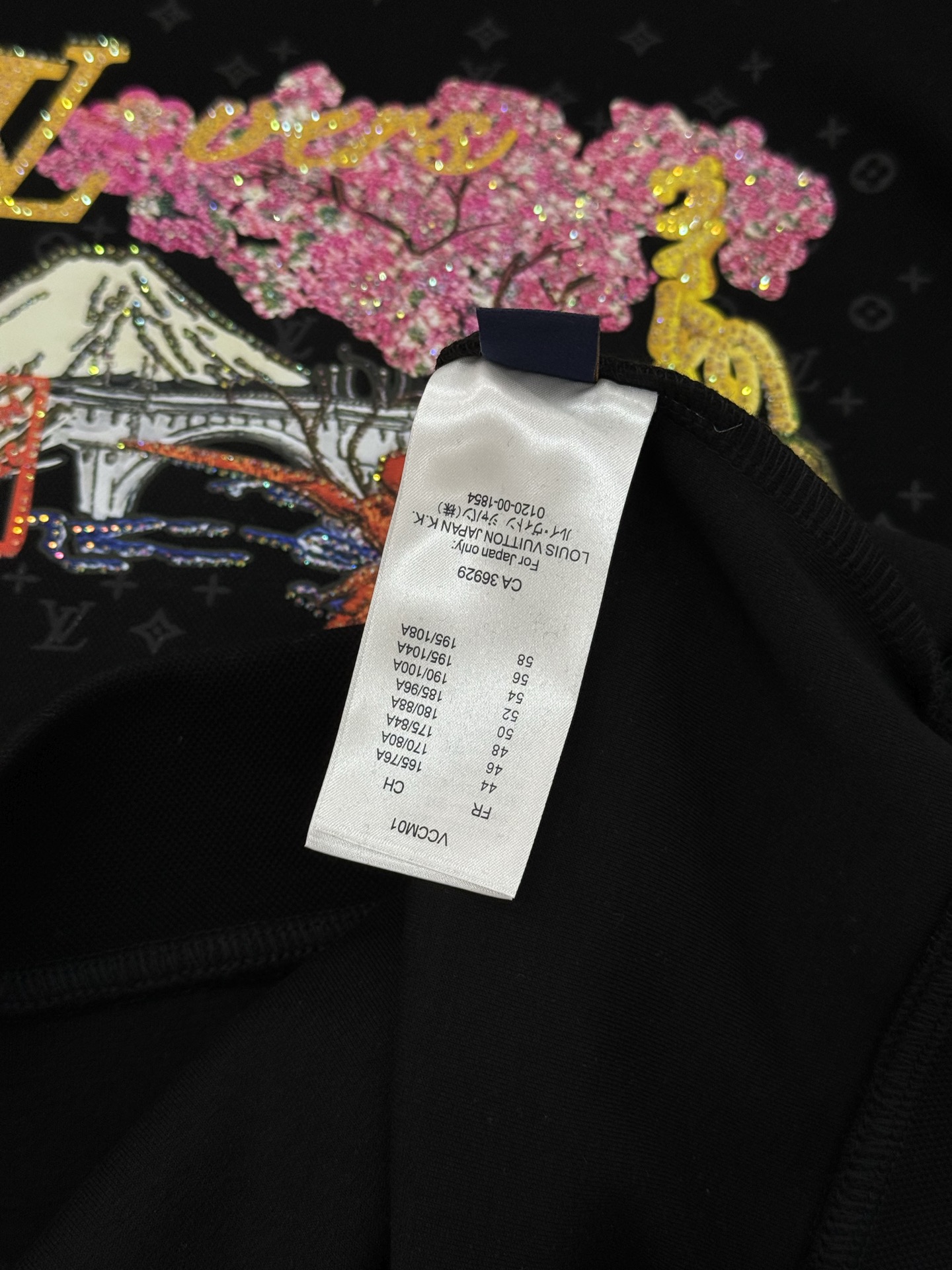 驴牌*新款连帽卫衣，采用天丝棉质面料，柔软舒适，日常穿着超友好!正面彩色印花+经典Logo，艺术感满满，