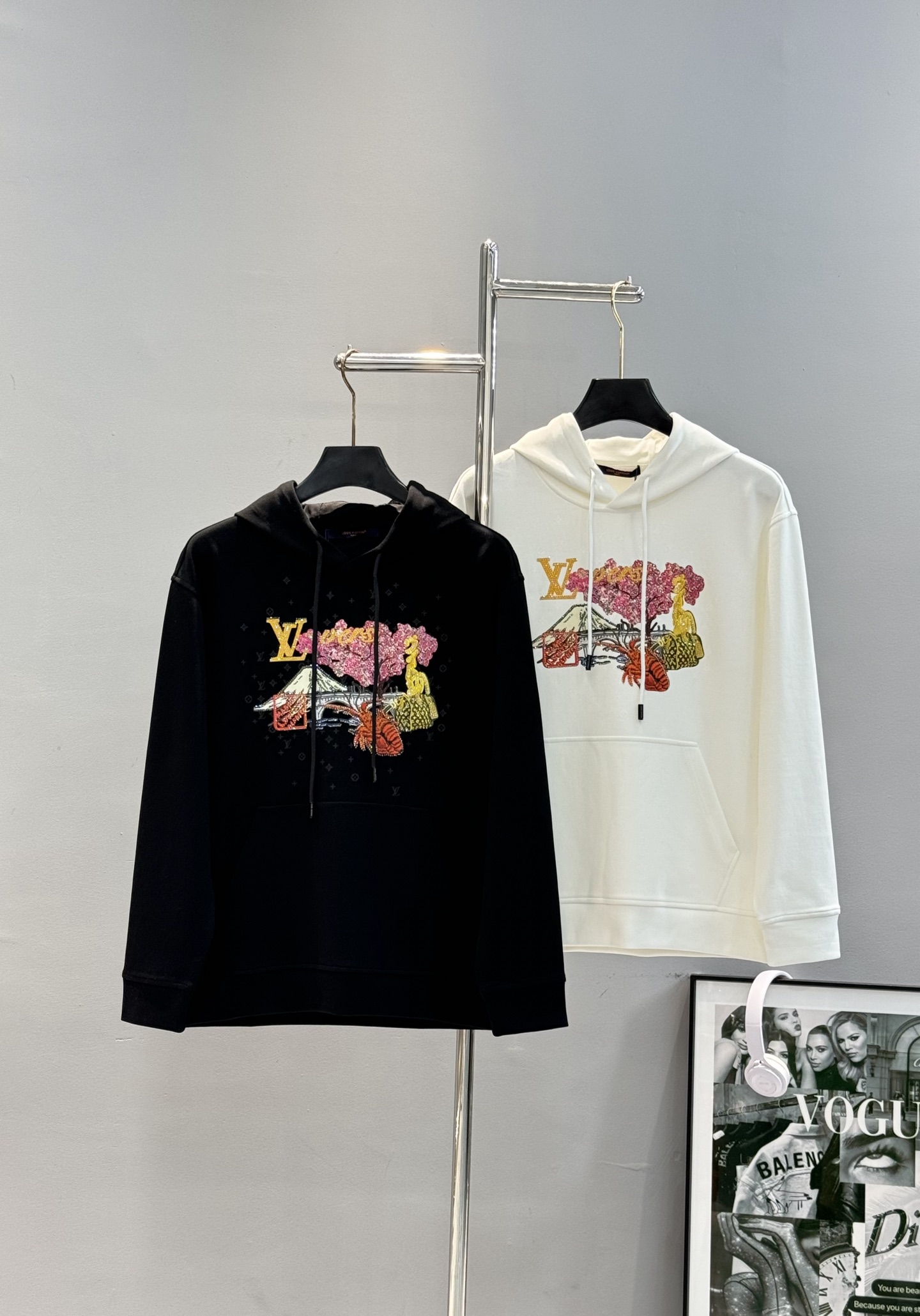 驴牌*新款连帽卫衣，采用天丝棉质面料，柔软舒适，日常穿着超友好!正面彩色印花+经典Logo，艺术感满满，