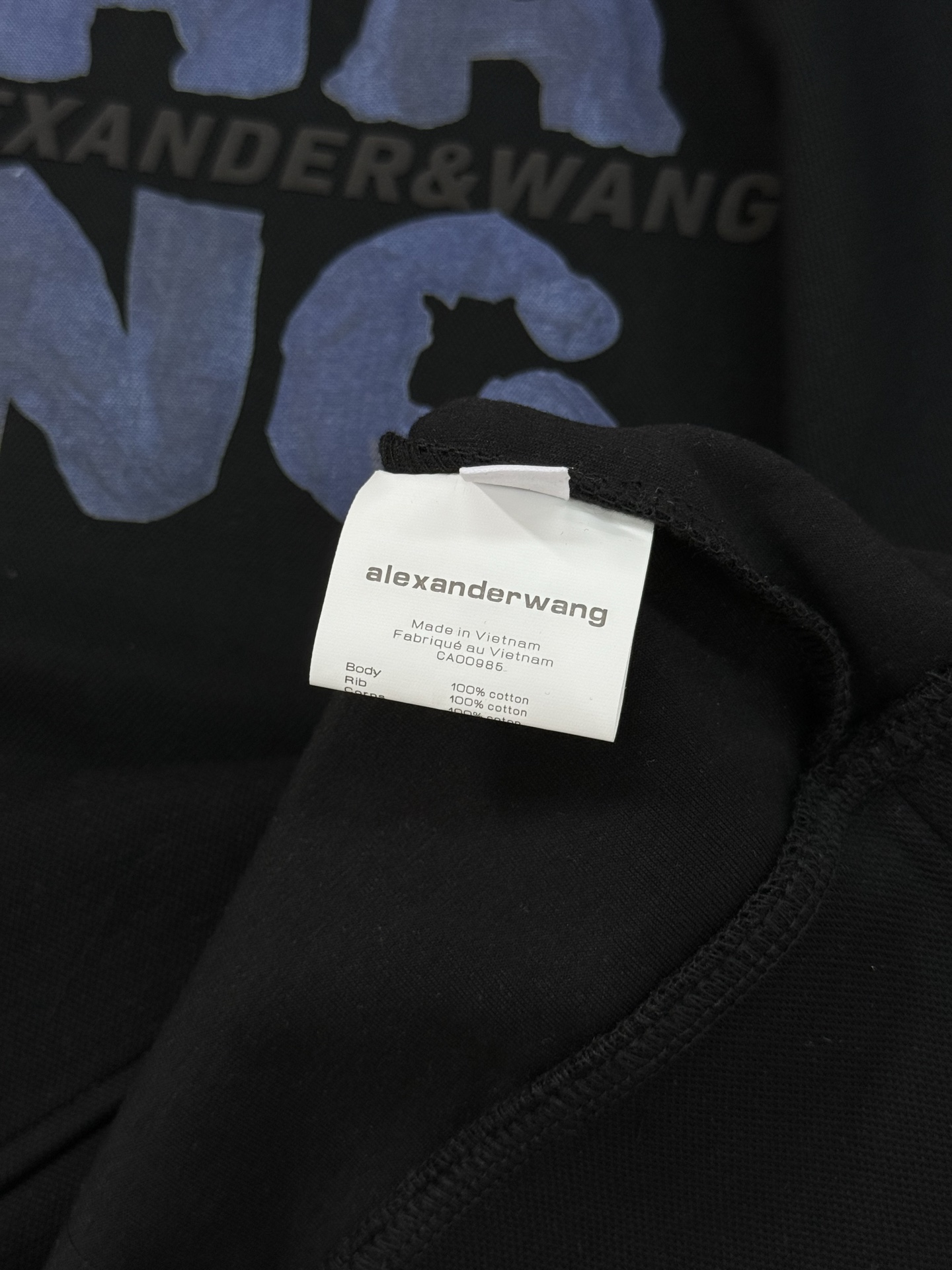 Alexander Wang亚历山大王新款连帽卫衣，正面品牌字母高温印花，简约又有辨识度计。高品质棉料，