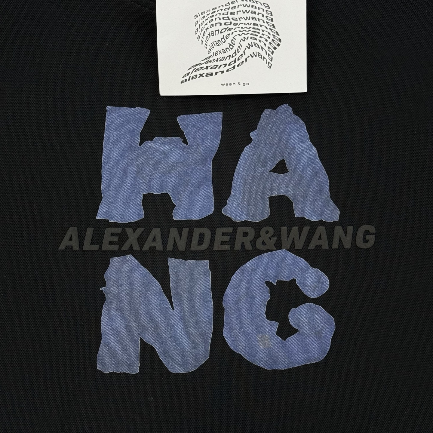 Alexander Wang亚历山大王新款连帽卫衣，正面品牌字母高温印花，简约又有辨识度计。高品质棉料，