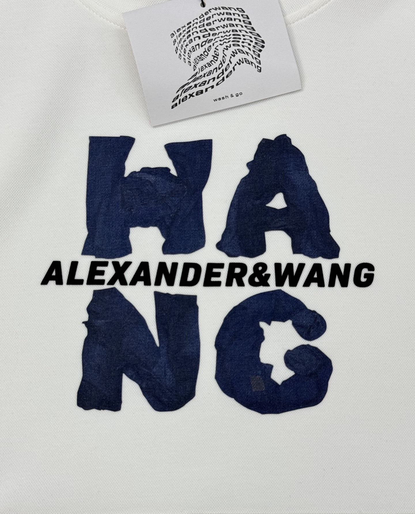 Alexander Wang亚历山大王新款连帽卫衣，正面品牌字母高温印花，简约又有辨识度计。高品质棉料，