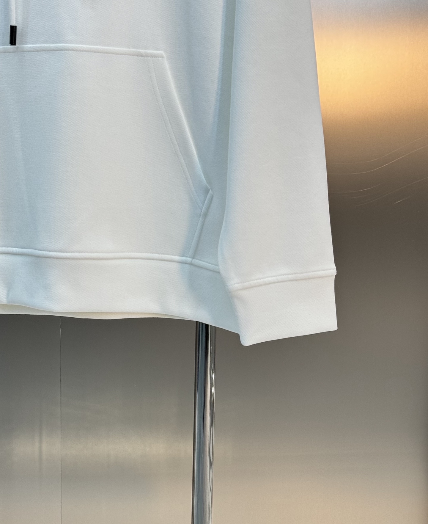 Alexander Wang亚历山大王新款连帽卫衣，正面品牌字母高温印花，简约又有辨识度计。高品质棉料，