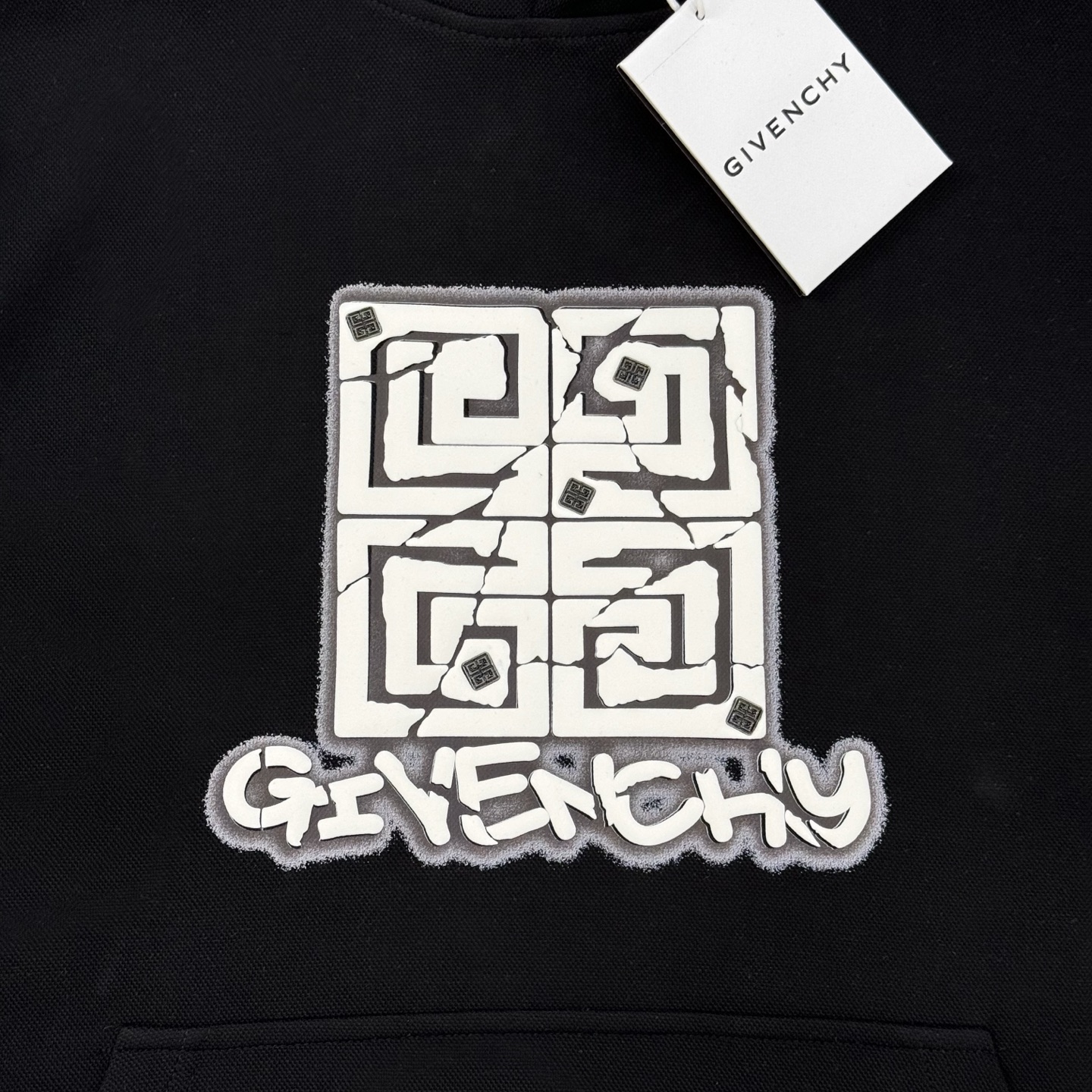 Givenchy纪梵希新款连帽卫衣，重磅天丝棉质面料，舒适又耐穿!胸前高温印花+品牌字母图形.辨识度超高