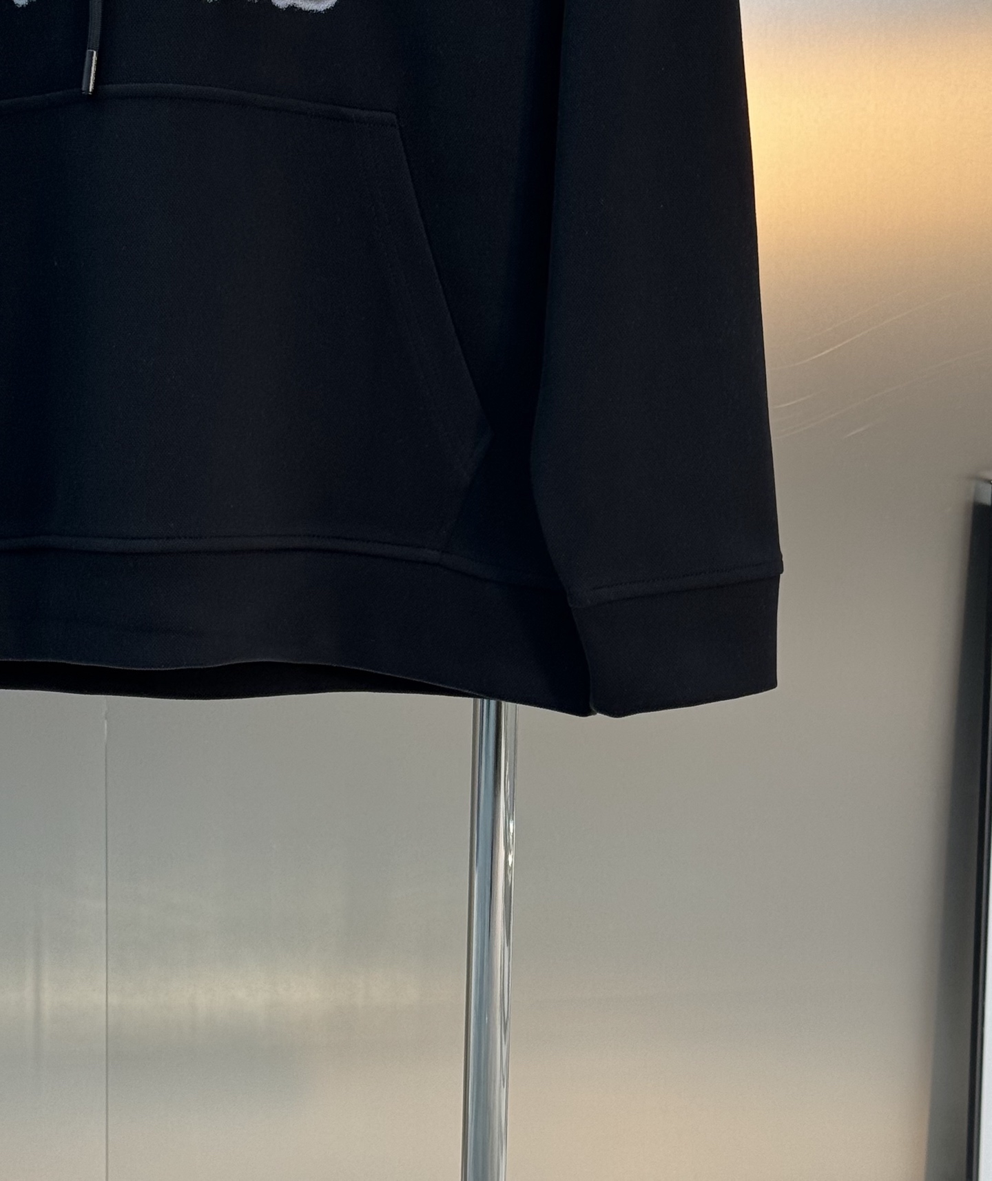 Givenchy纪梵希新款连帽卫衣，重磅天丝棉质面料，舒适又耐穿!胸前高温印花+品牌字母图形.辨识度超高