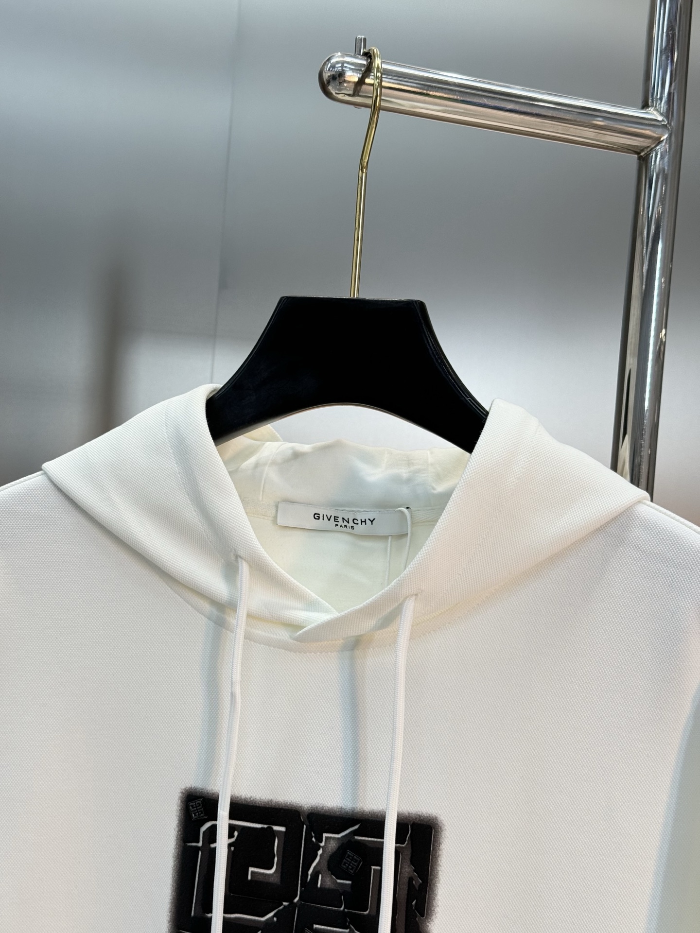 Givenchy纪梵希新款连帽卫衣，重磅天丝棉质面料，舒适又耐穿!胸前高温印花+品牌字母图形.辨识度超高