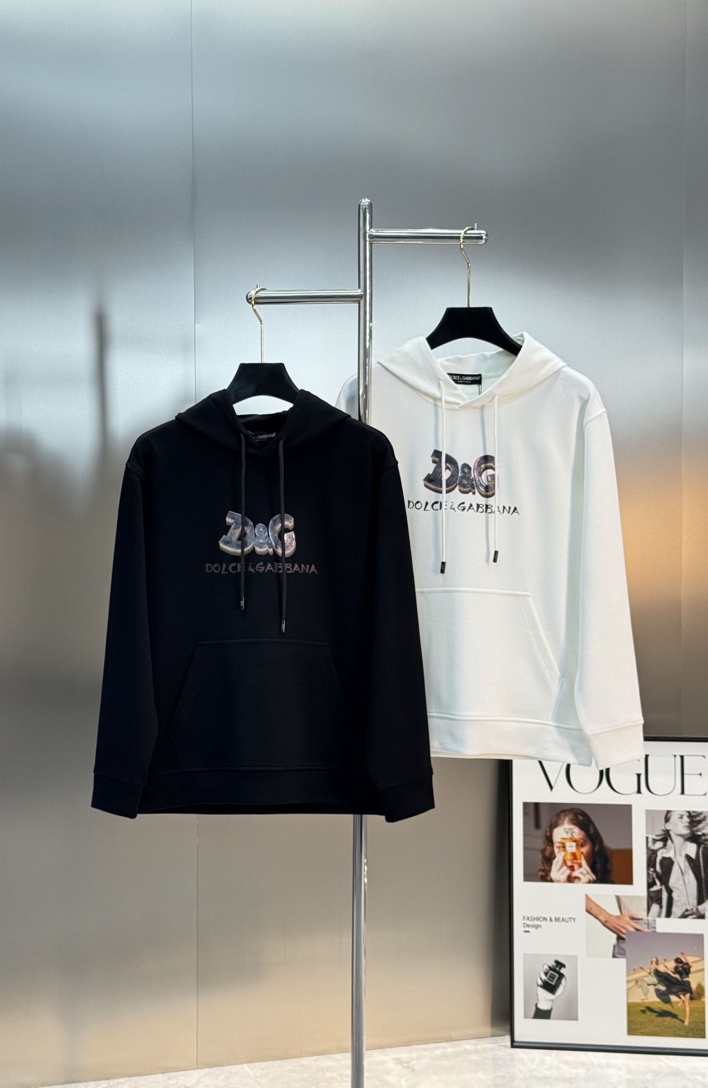 D&G*杜嘉-班纳新款天丝连帽卫衣.男女同款！新品推荐.高端品牌字母图形高温烫画.精致细腻，品牌字母图形