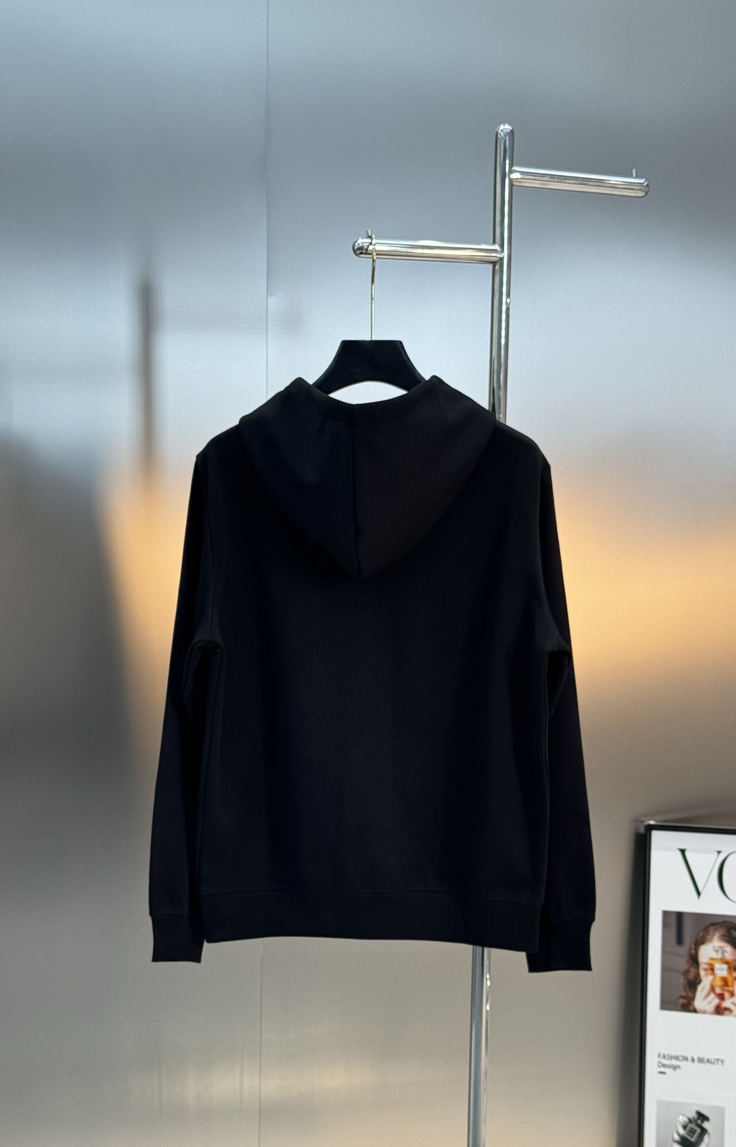 Fendi芬迪25s新款连帽卫衣，胸前FF老花Logo超有辨识度，棕橙白配色复古又时髦✨。高品质棉料，柔