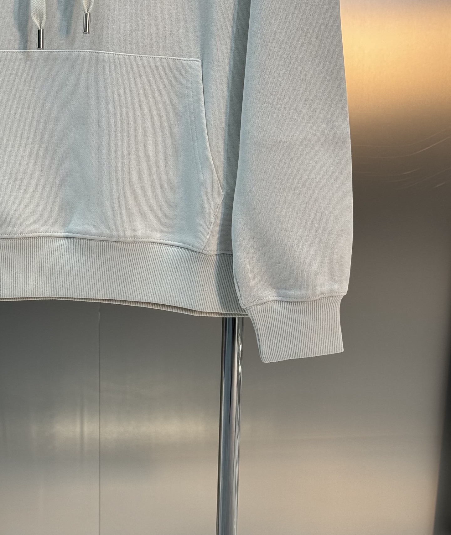 Fendi芬迪25s新款连帽卫衣，胸前FF老花Logo超有辨识度，棕橙白配色复古又时髦✨。高品质棉料，柔