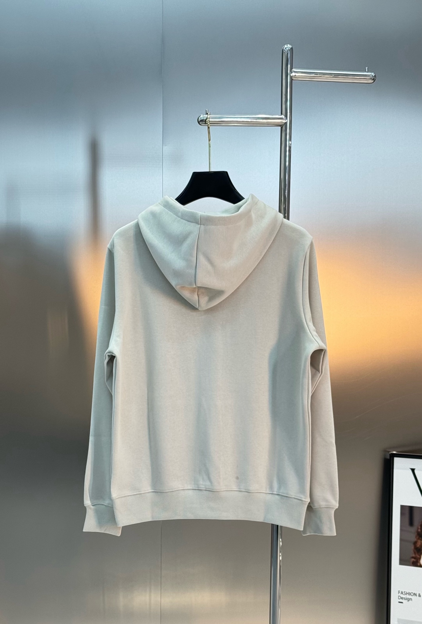 Fendi芬迪25s新款连帽卫衣，胸前FF老花Logo超有辨识度，棕橙白配色复古又时髦✨。高品质棉料，柔