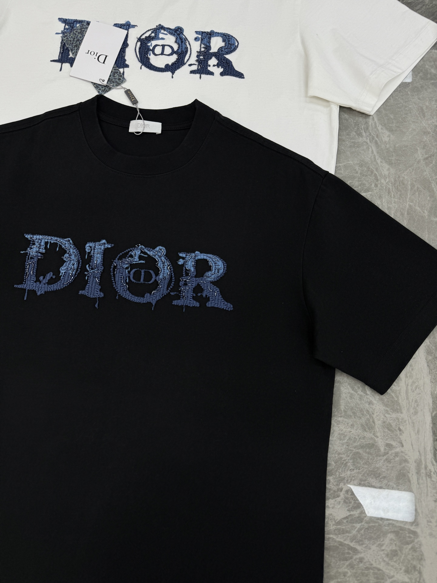 。🌾 Dior订珠绣花短袖T恤.26s新品.重磅3D绣花工艺！高克重纯棉质地.柔软又挺括.正面