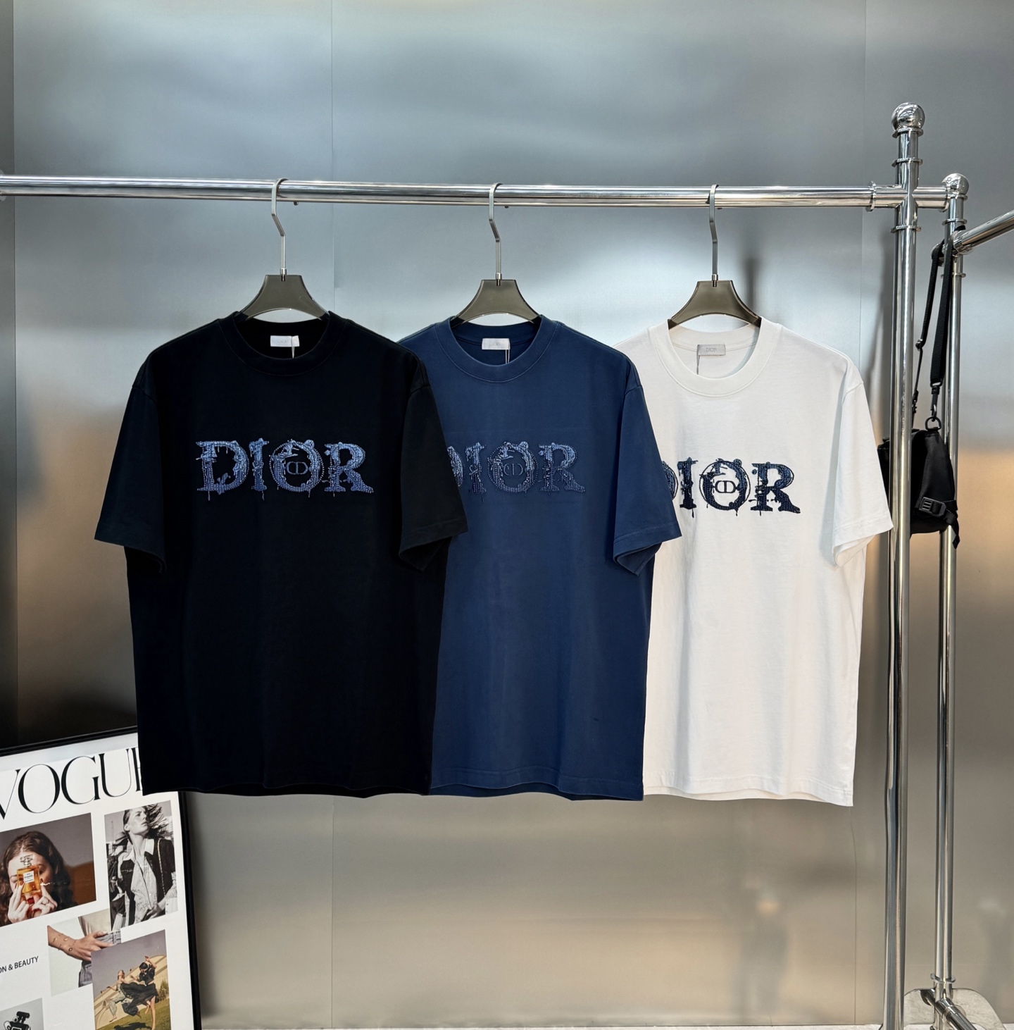 。🌾 Dior订珠绣花短袖T恤.26s新品.重磅3D绣花工艺！高克重纯棉质地.柔软又挺括.正面