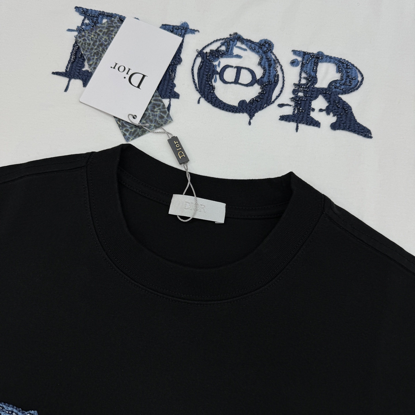 。🌾 Dior订珠绣花短袖T恤.26s新品.重磅3D绣花工艺！高克重纯棉质地.柔软又挺括.正面