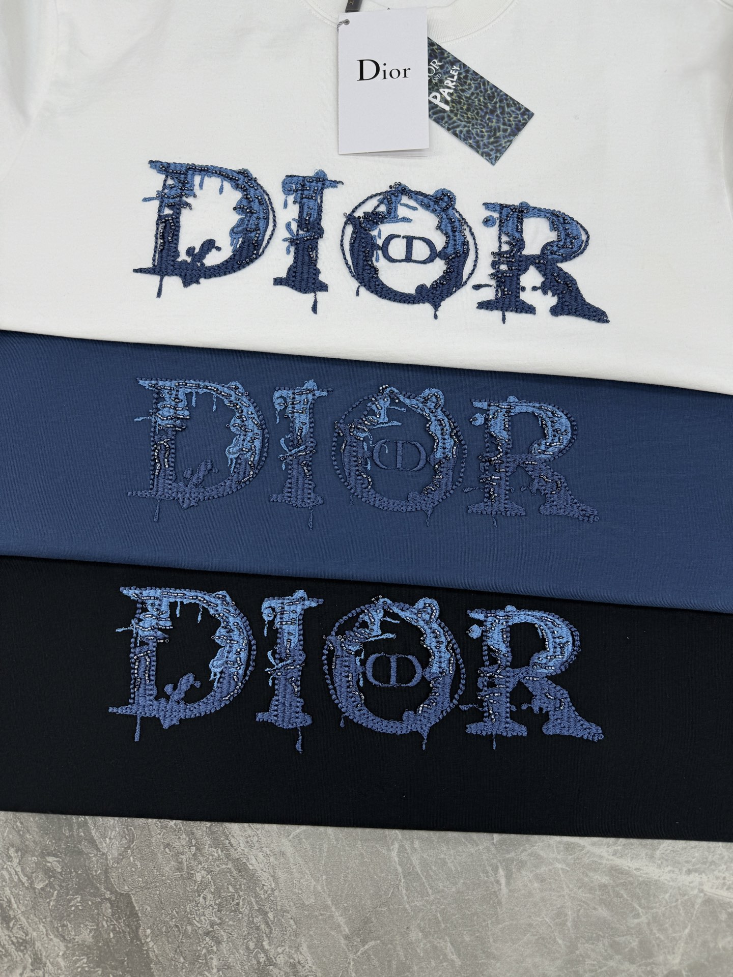 。🌾 Dior订珠绣花短袖T恤.26s新品.重磅3D绣花工艺！高克重纯棉质地.柔软又挺括.正面
