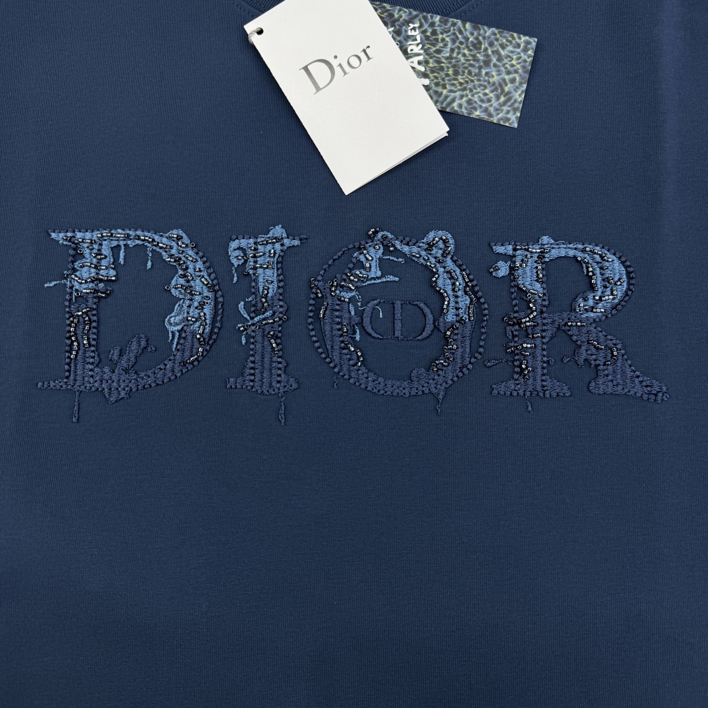 。🌾 Dior订珠绣花短袖T恤.26s新品.重磅3D绣花工艺！高克重纯棉质地.柔软又挺括.正面