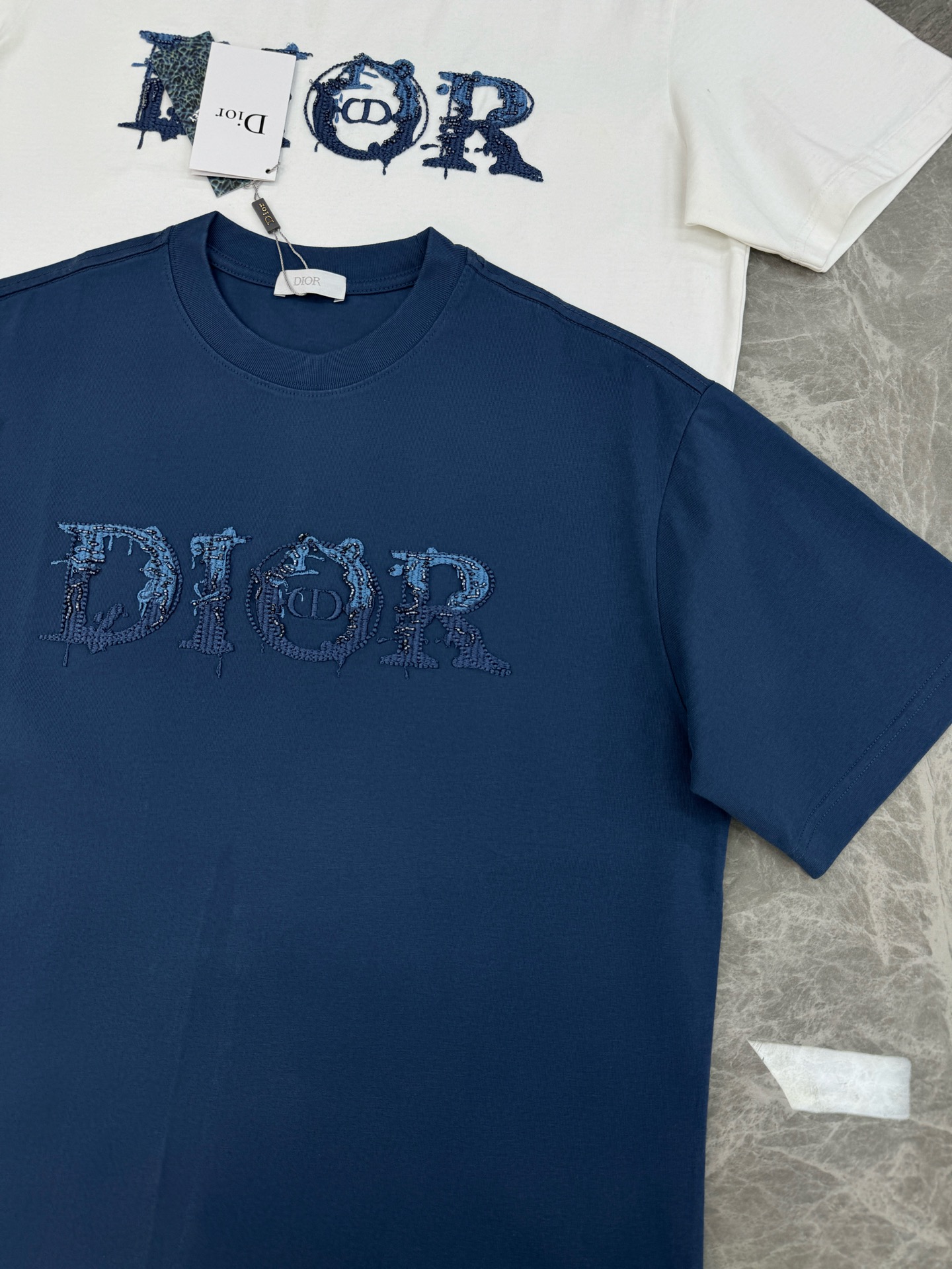 。🌾 Dior订珠绣花短袖T恤.26s新品.重磅3D绣花工艺！高克重纯棉质地.柔软又挺括.正面