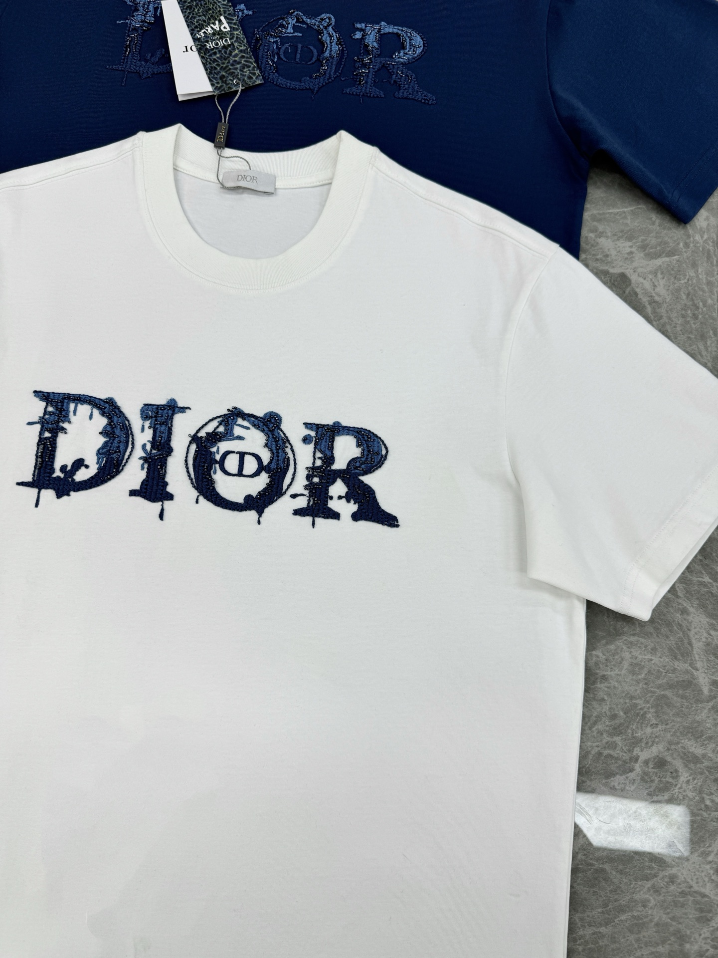 。🌾 Dior订珠绣花短袖T恤.26s新品.重磅3D绣花工艺！高克重纯棉质地.柔软又挺括.正面