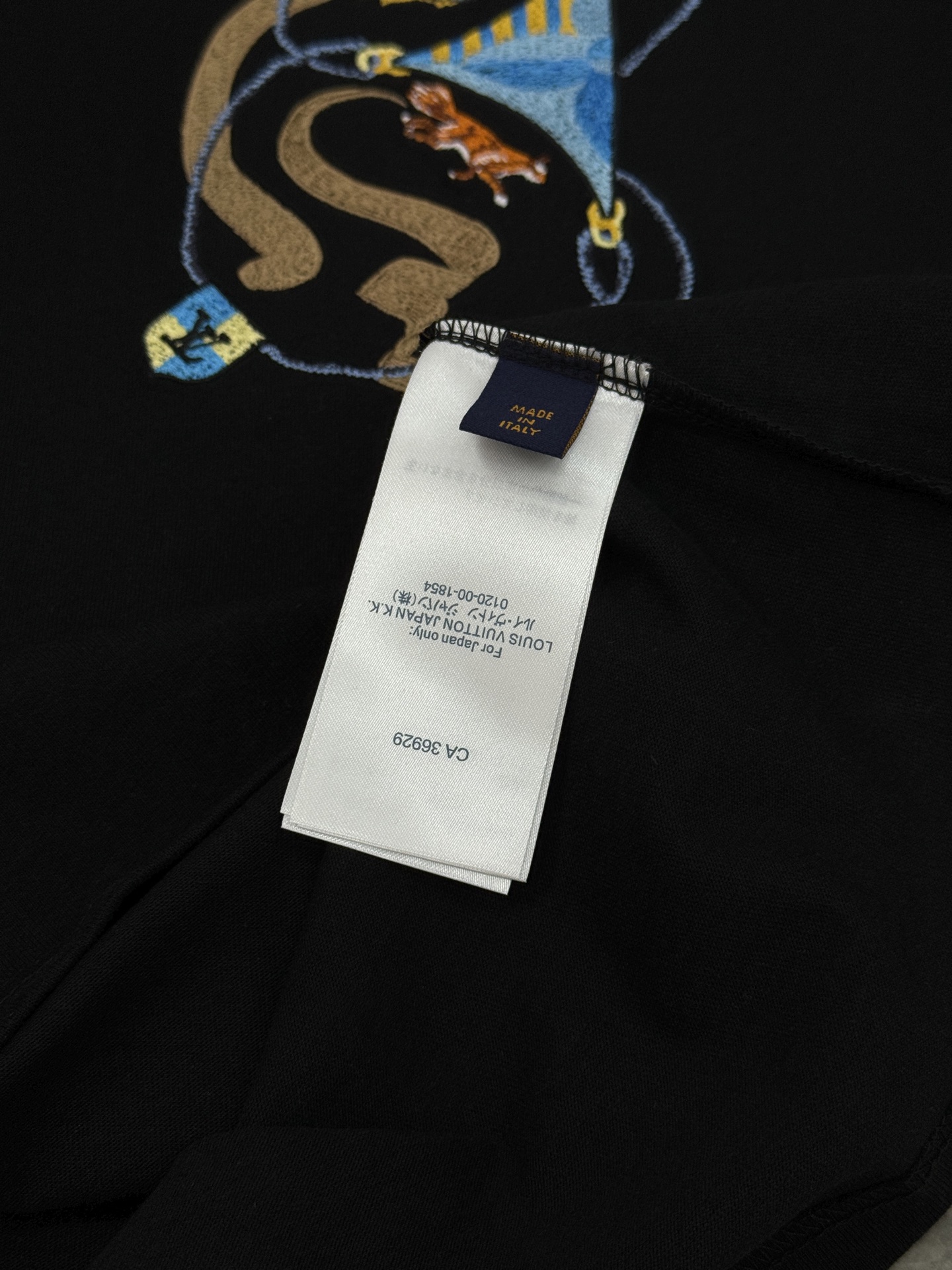 。🌾 驴牌*Monogram刺绣短袖T恤，男女同款❤️高克重纯棉材质，舒适透气，日常穿搭超友好!胸前经典