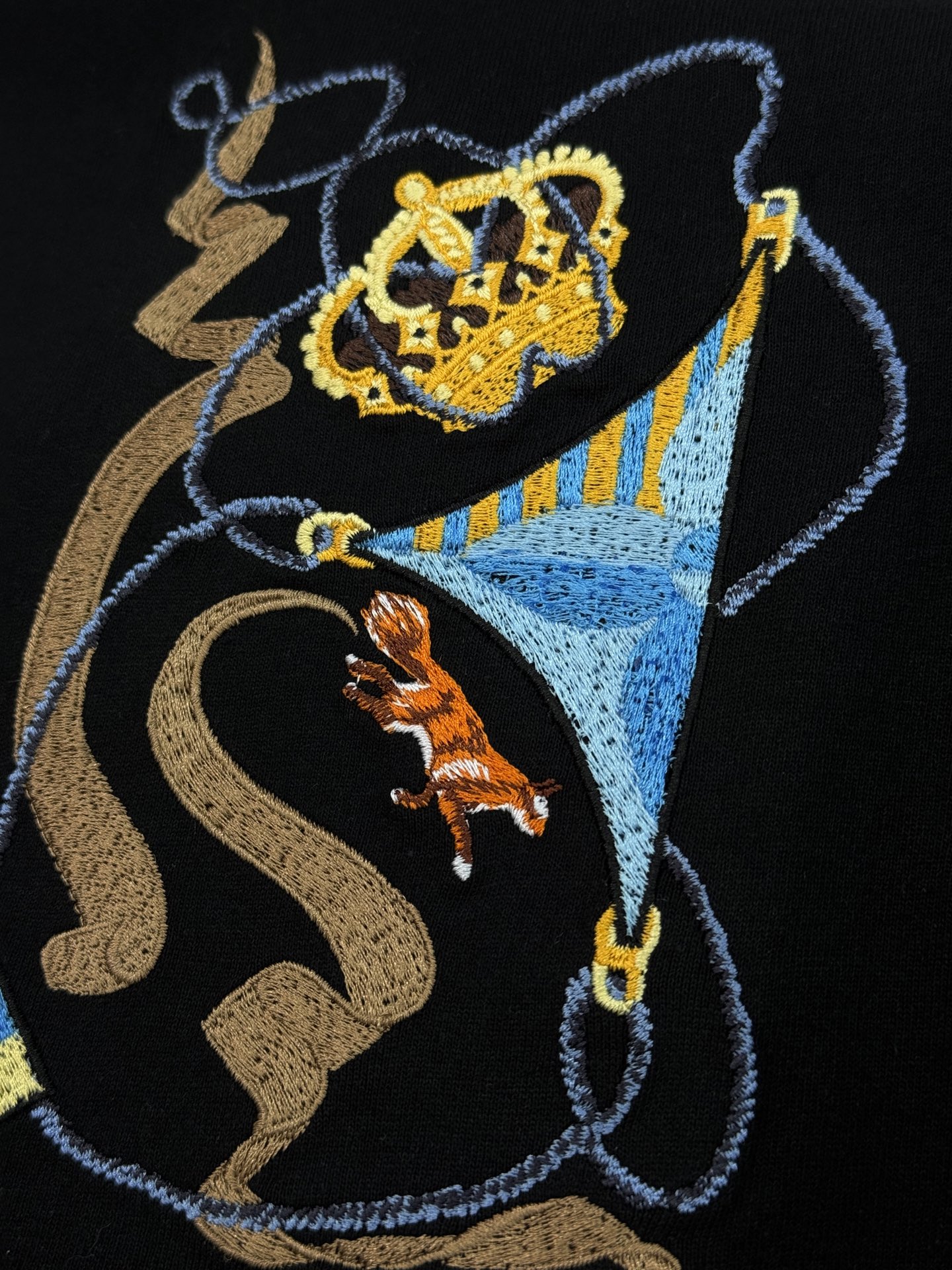 。🌾 驴牌*Monogram刺绣短袖T恤，男女同款❤️高克重纯棉材质，舒适透气，日常穿搭超友好!胸前经典