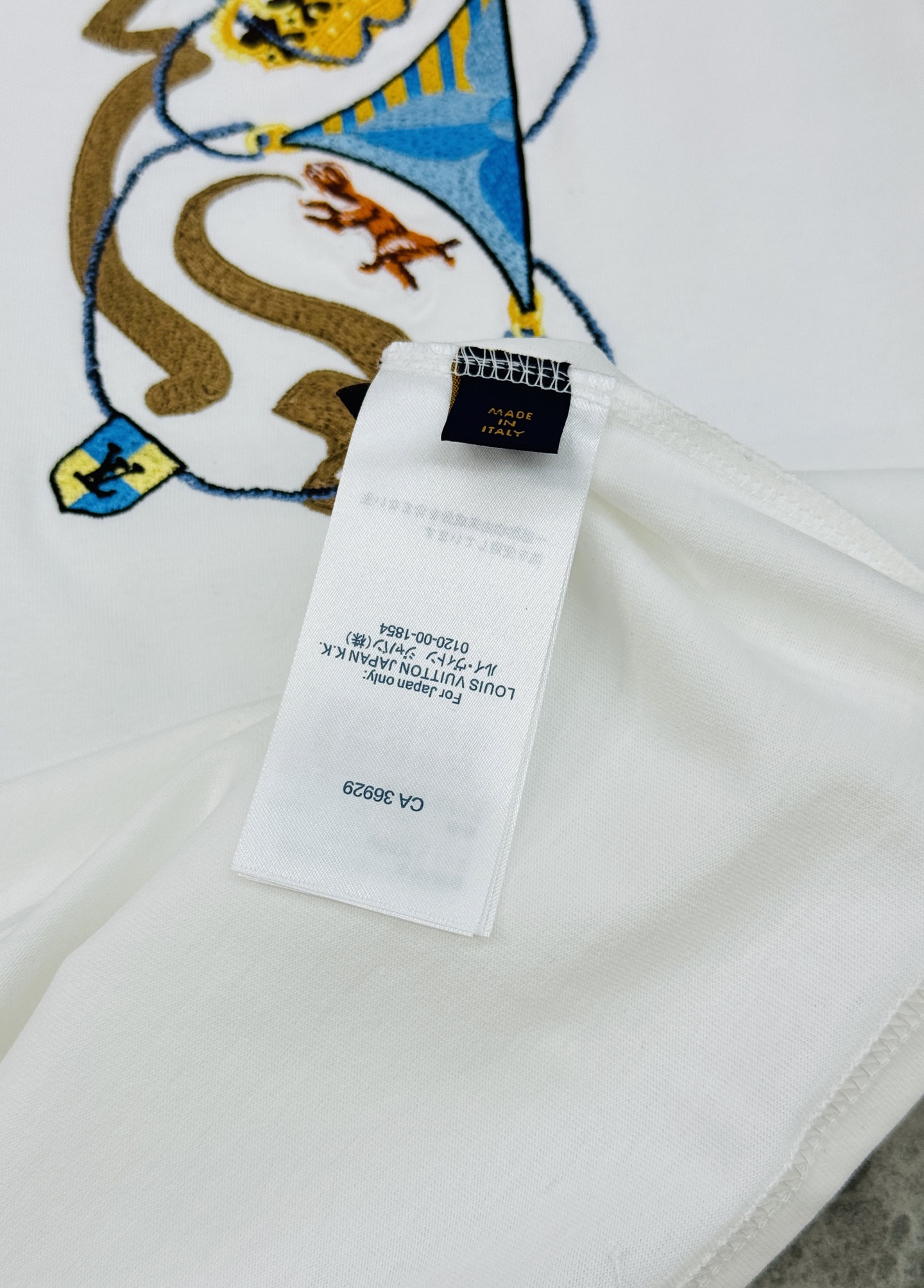 。🌾 驴牌*Monogram刺绣短袖T恤，男女同款❤️高克重纯棉材质，舒适透气，日常穿搭超友好!胸前经典