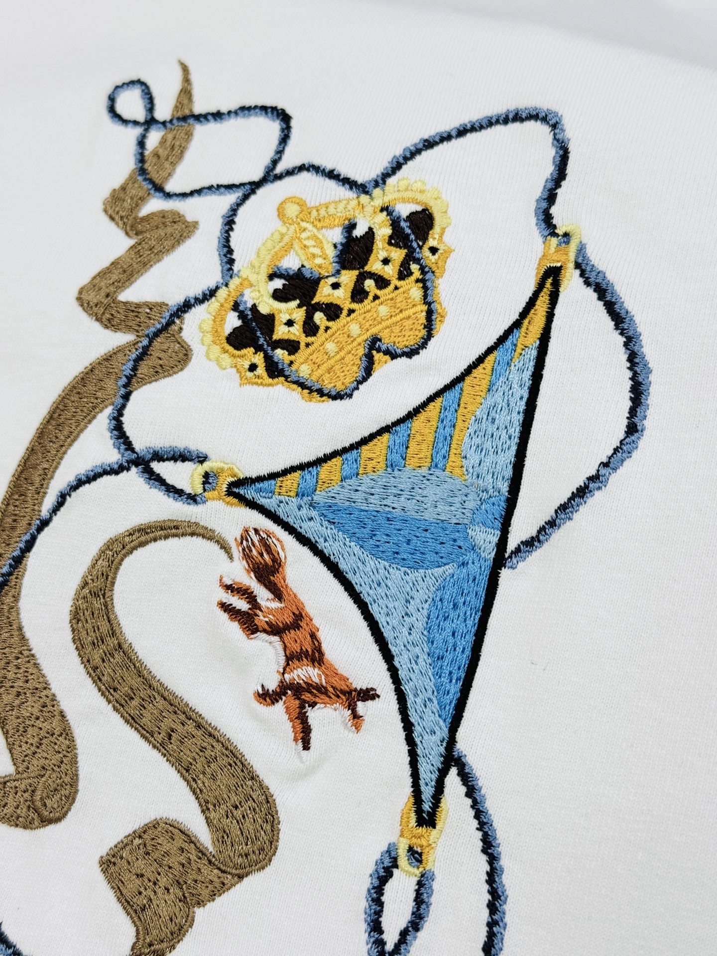 。🌾 驴牌*Monogram刺绣短袖T恤，男女同款❤️高克重纯棉材质，舒适透气，日常穿搭超友好!胸前经典