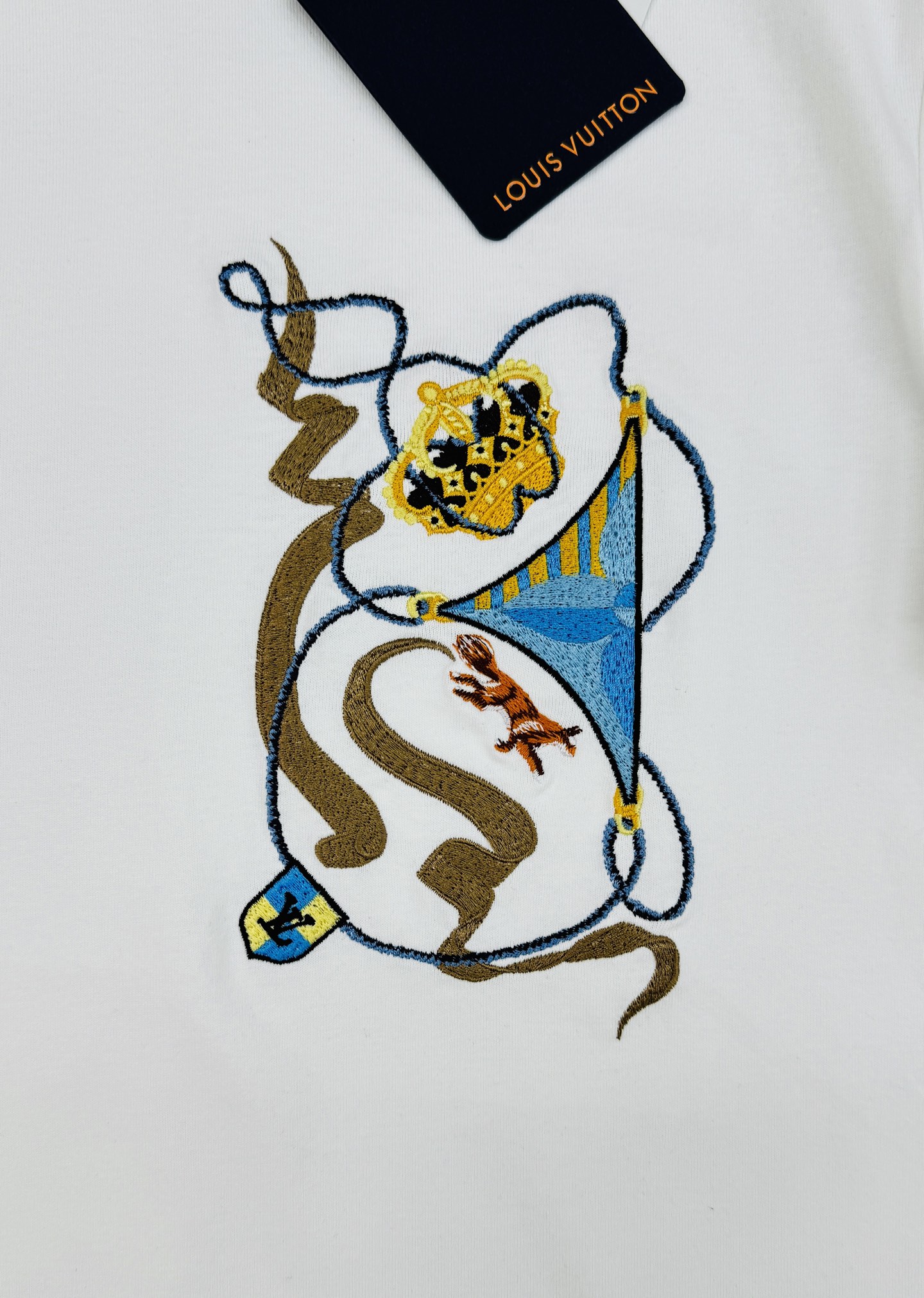 。🌾 驴牌*Monogram刺绣短袖T恤，男女同款❤️高克重纯棉材质，舒适透气，日常穿搭超友好!胸前经典