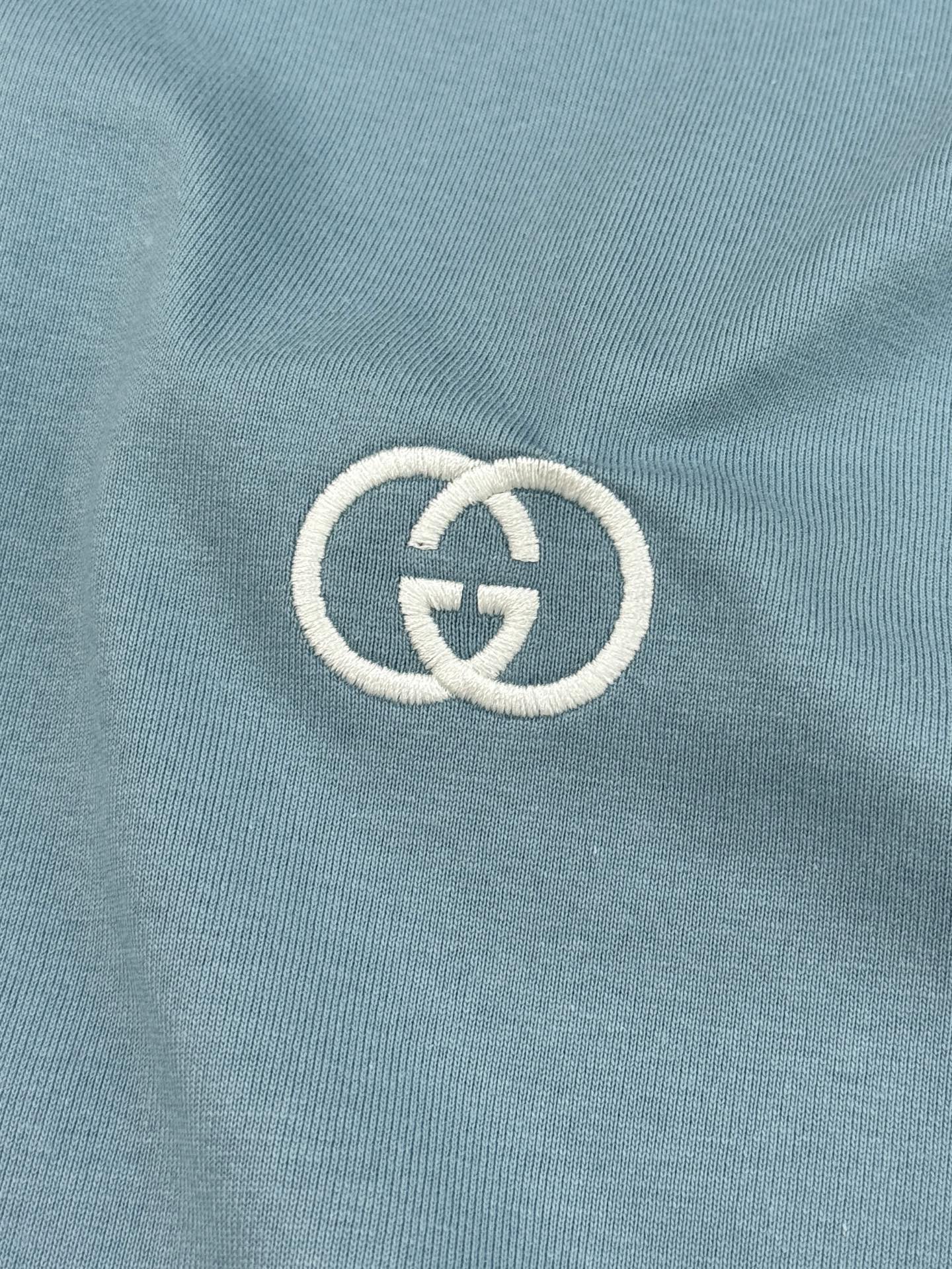 。🌾 GUCCI26s新品刺绣短袖T恤，男女同款❤️采用高品质纯棉，柔软亲肤又透气，夏天穿超舒服!圆领设