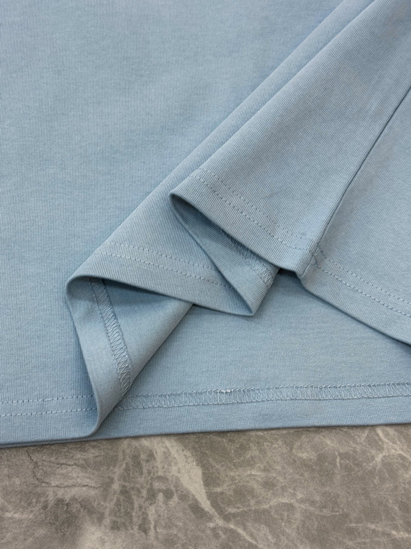 。🌾 GUCCI26s新品刺绣短袖T恤，男女同款❤️采用高品质纯棉，柔软亲肤又透气，夏天穿超舒服!圆领设