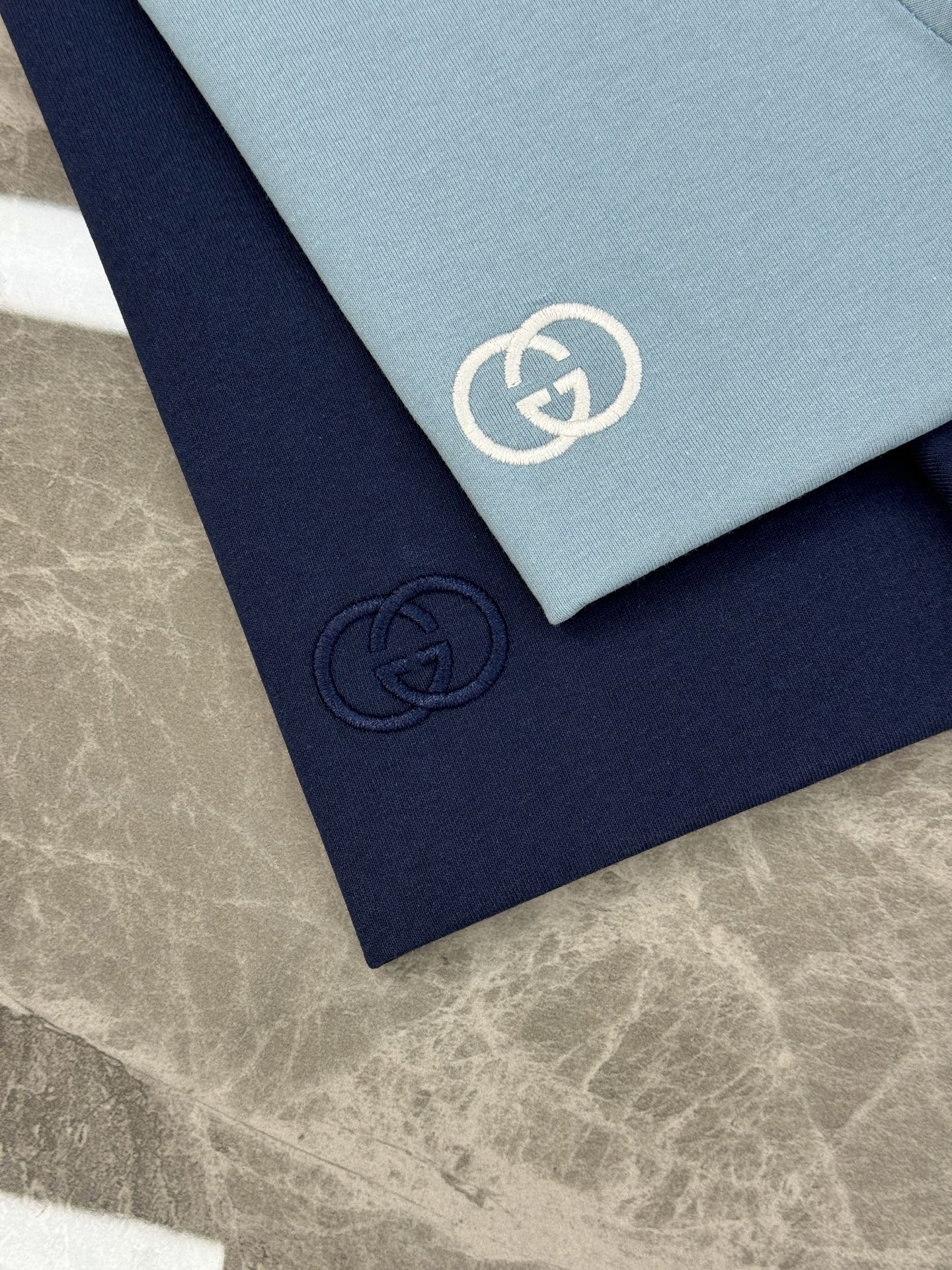 。🌾 GUCCI26s新品刺绣短袖T恤，男女同款❤️采用高品质纯棉，柔软亲肤又透气，夏天穿超舒服!圆领设