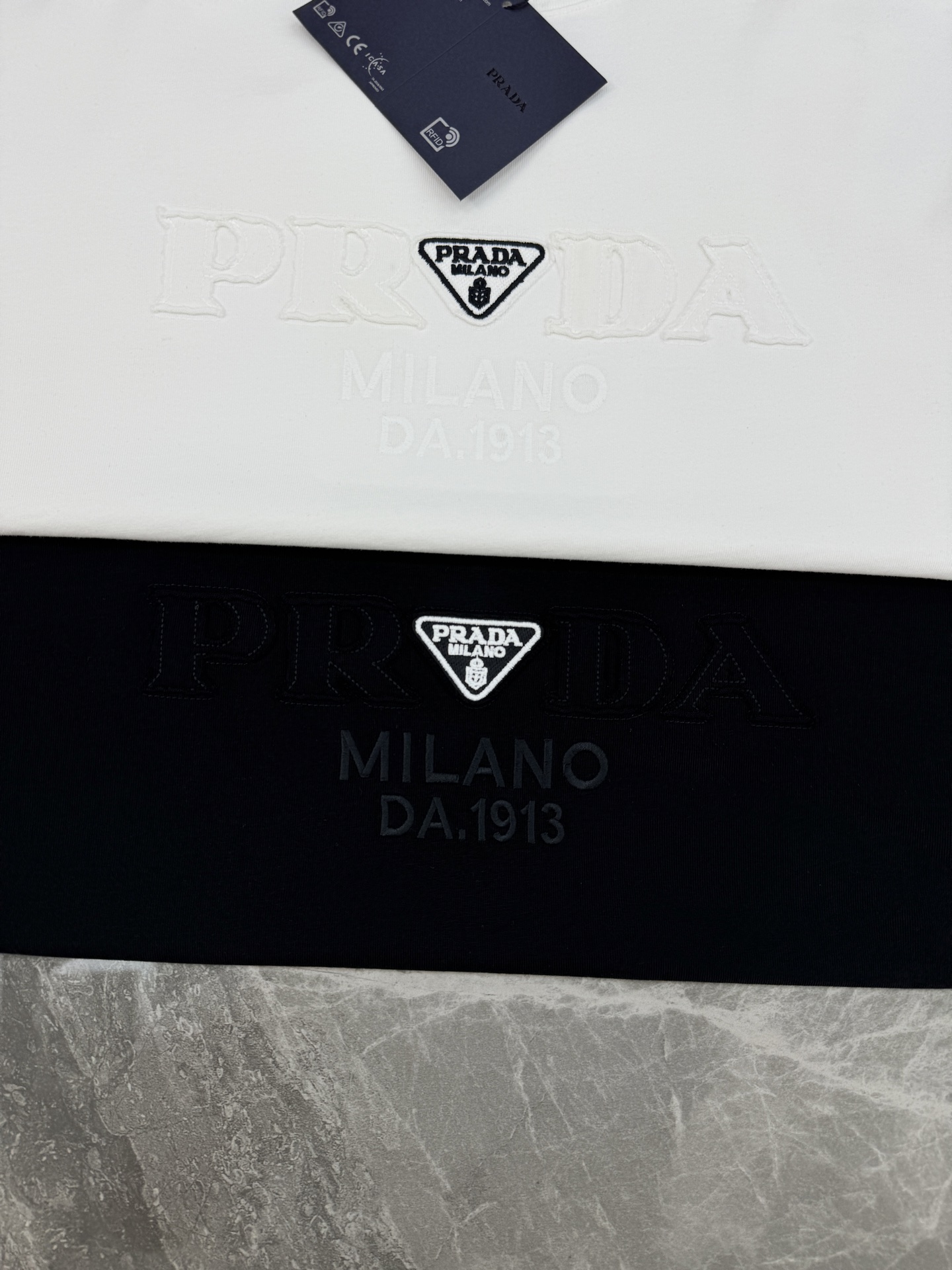 Prada普拉达26s新品潮牌T恤.男女同款❤️采用纯棉材质，柔软舒适，日常穿着超友好。胸前三角徽标+