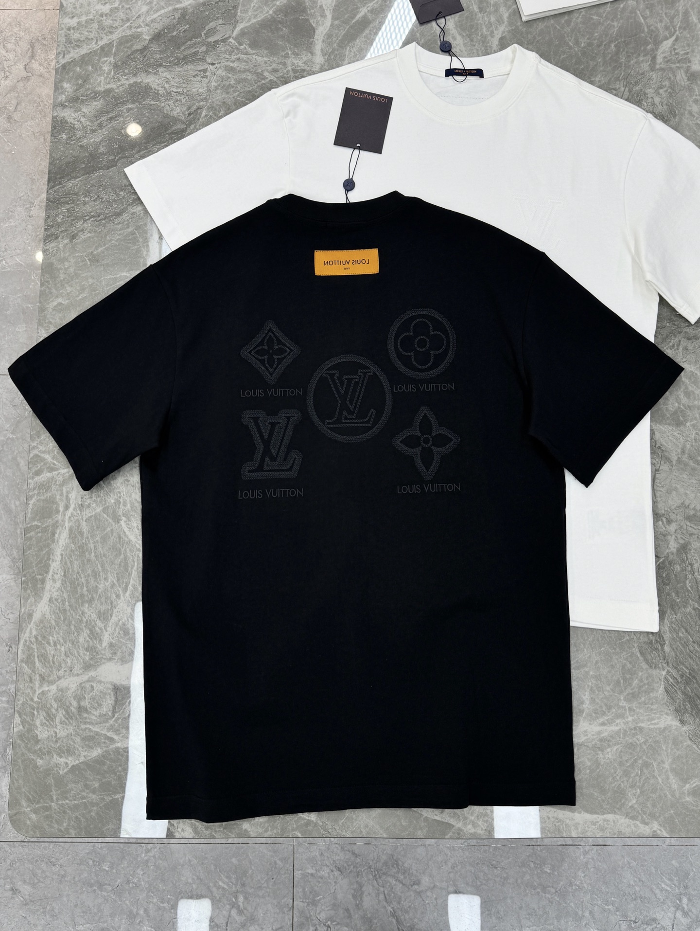 LouisVuitton26s新品.驴牌重工绣花T恤，男女同款❤️胸前及背部立体Logo超有辨识度，重工