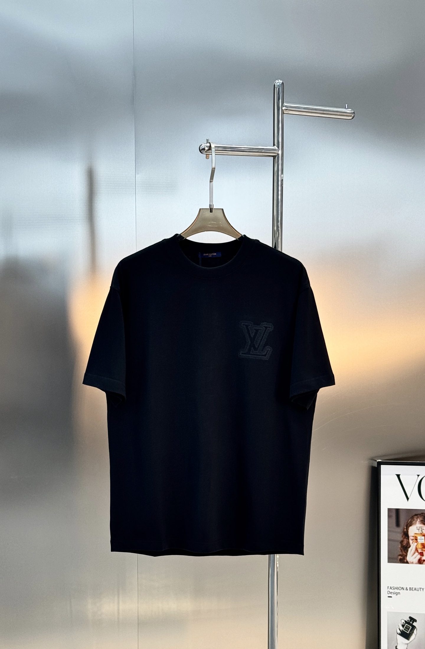 LouisVuitton26s新品.驴牌重工绣花T恤，男女同款❤️胸前及背部立体Logo超有辨识度，重工