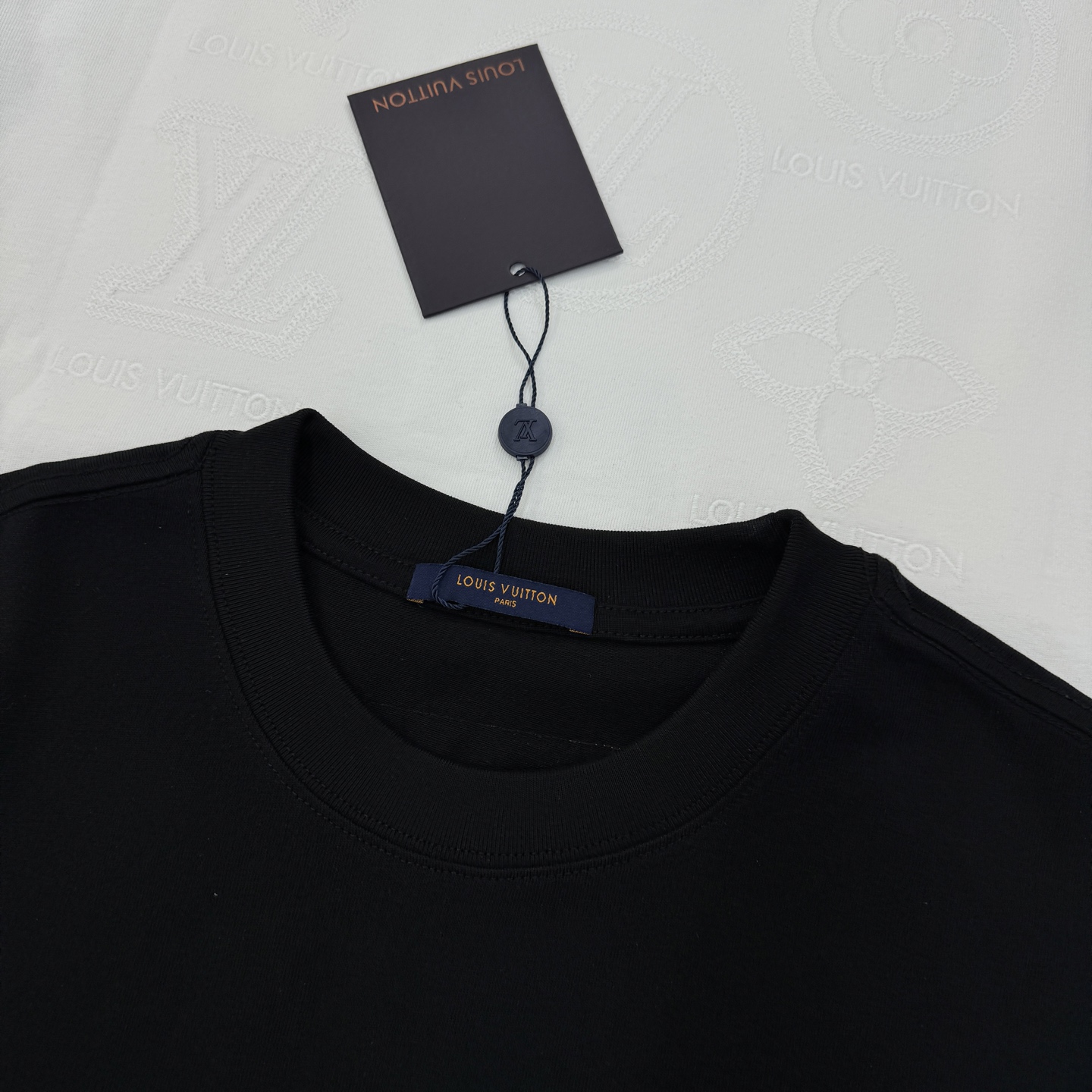 LouisVuitton26s新品.驴牌重工绣花T恤，男女同款❤️胸前及背部立体Logo超有辨识度，重工