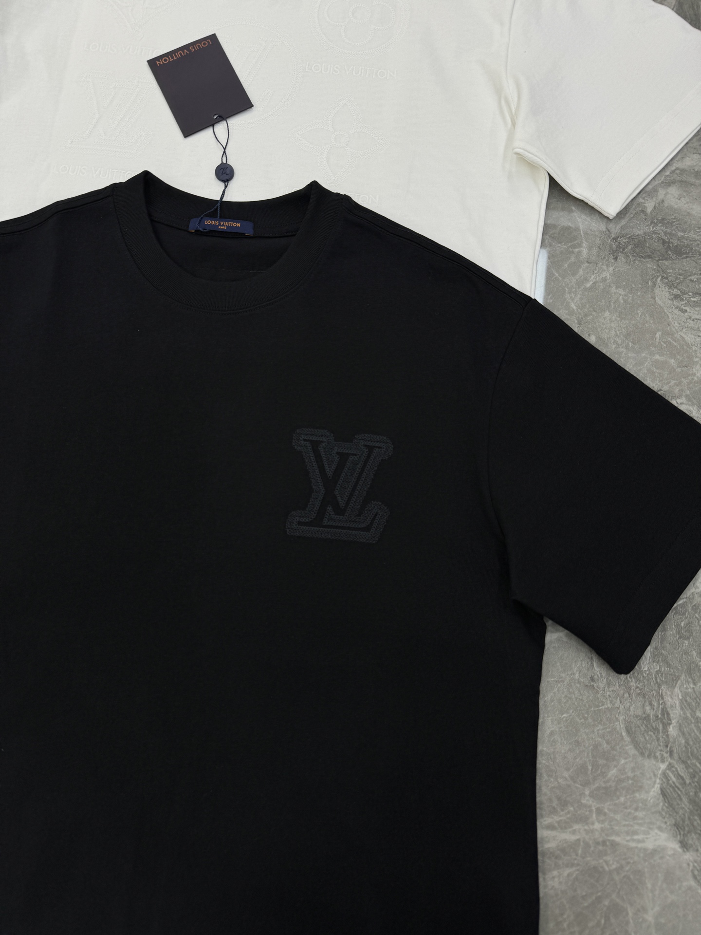 LouisVuitton26s新品.驴牌重工绣花T恤，男女同款❤️胸前及背部立体Logo超有辨识度，重工