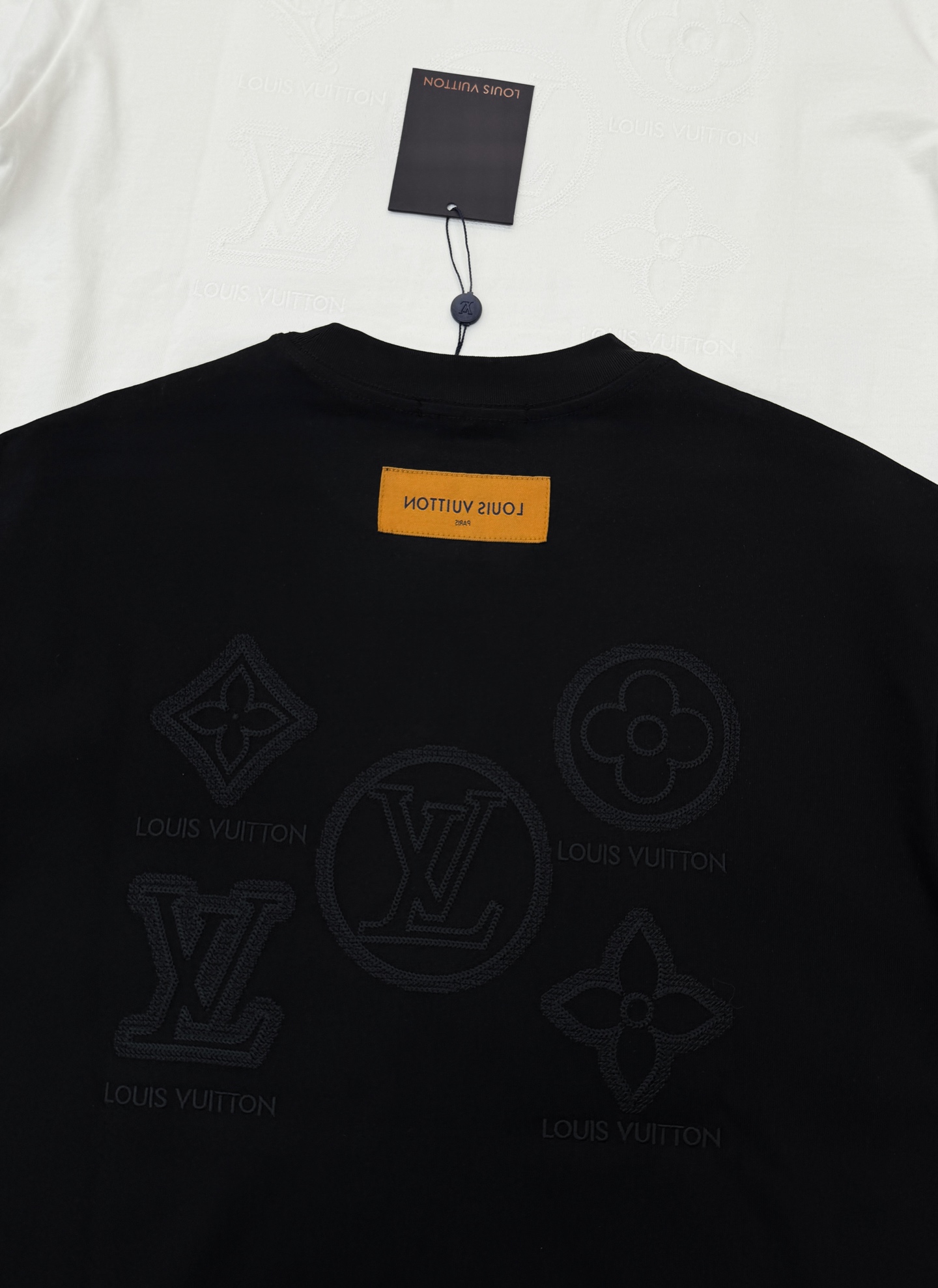 LouisVuitton26s新品.驴牌重工绣花T恤，男女同款❤️胸前及背部立体Logo超有辨识度，重工