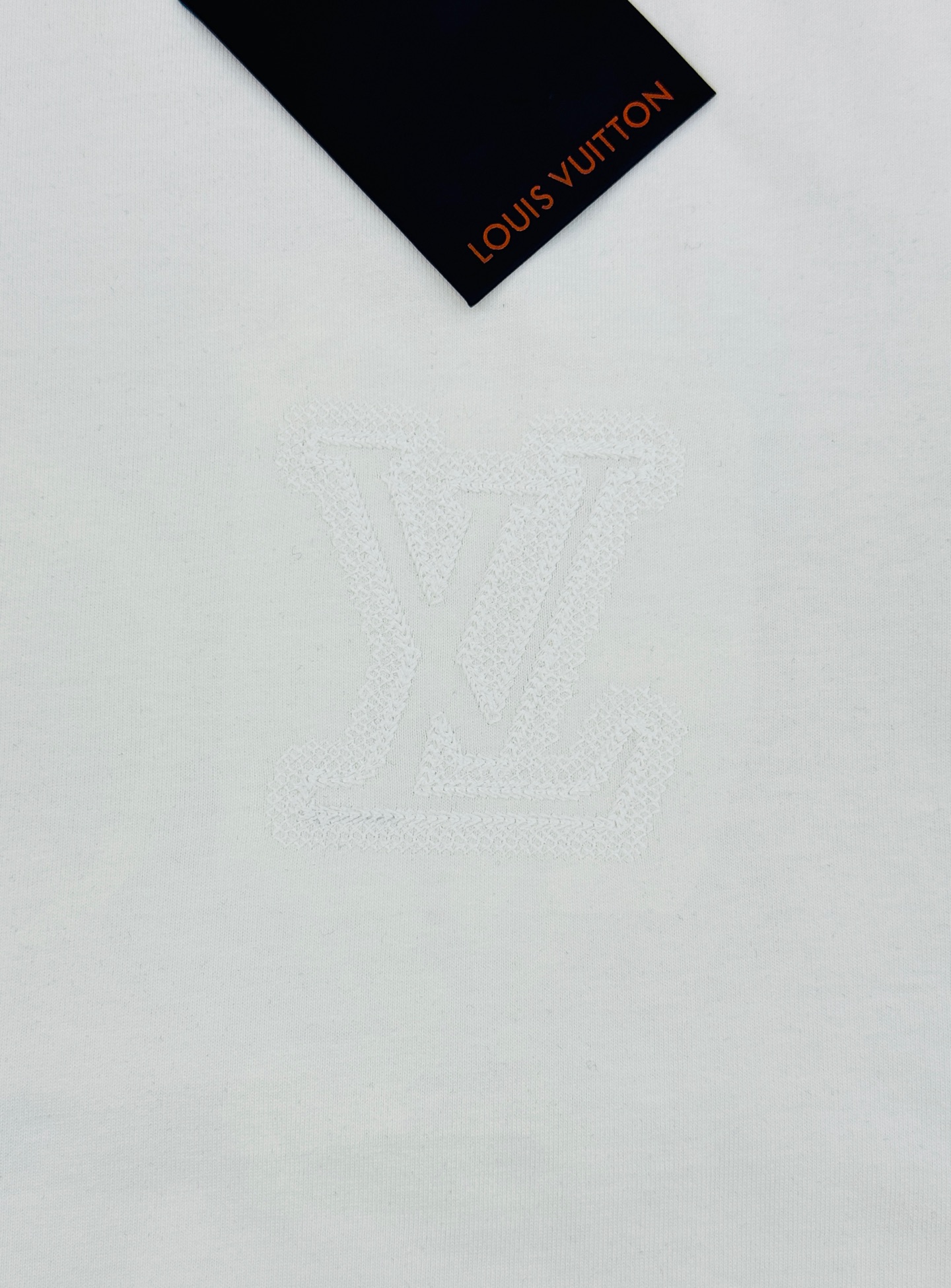 LouisVuitton26s新品.驴牌重工绣花T恤，男女同款❤️胸前及背部立体Logo超有辨识度，重工