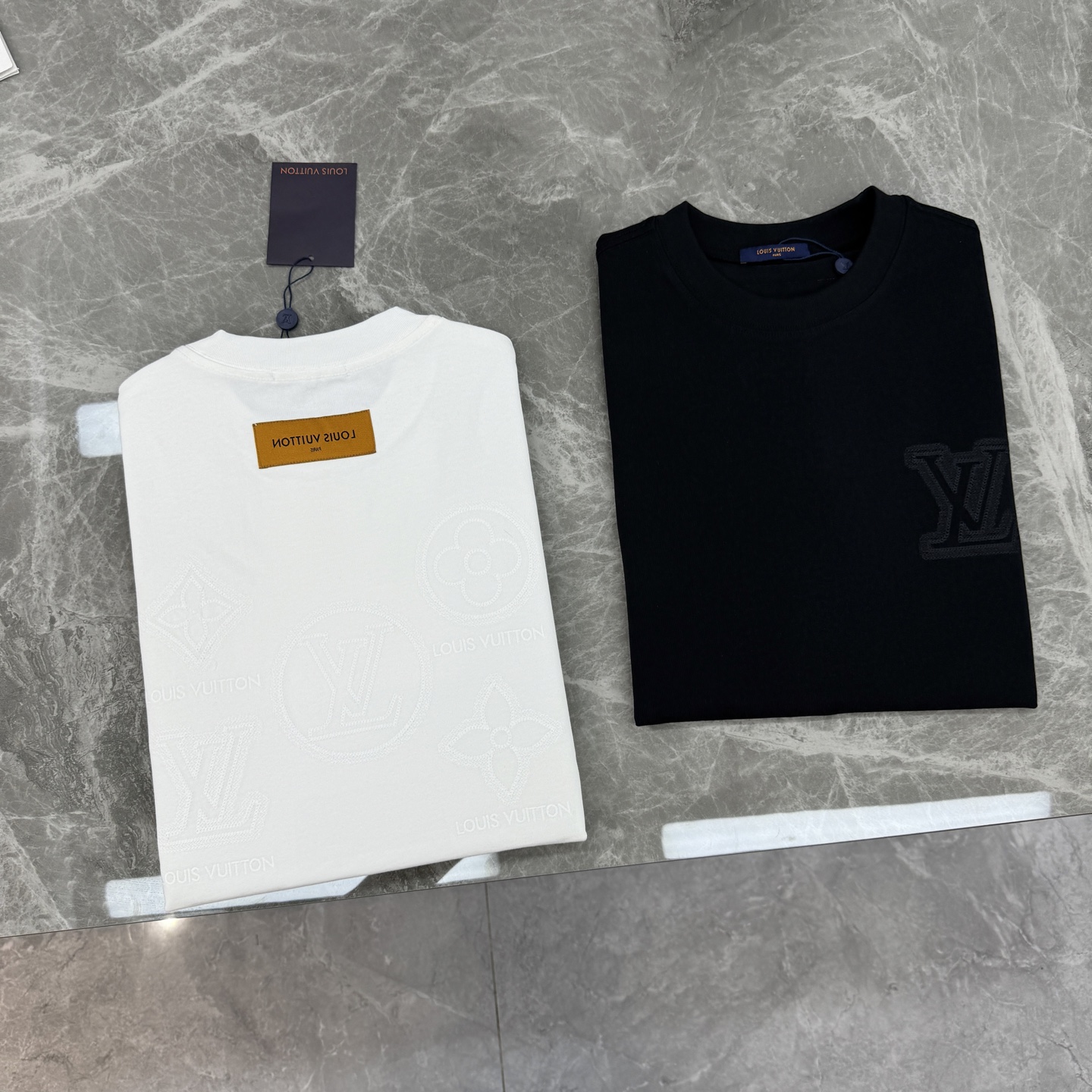 LouisVuitton26s新品.驴牌重工绣花T恤，男女同款❤️胸前及背部立体Logo超有辨识度，重工