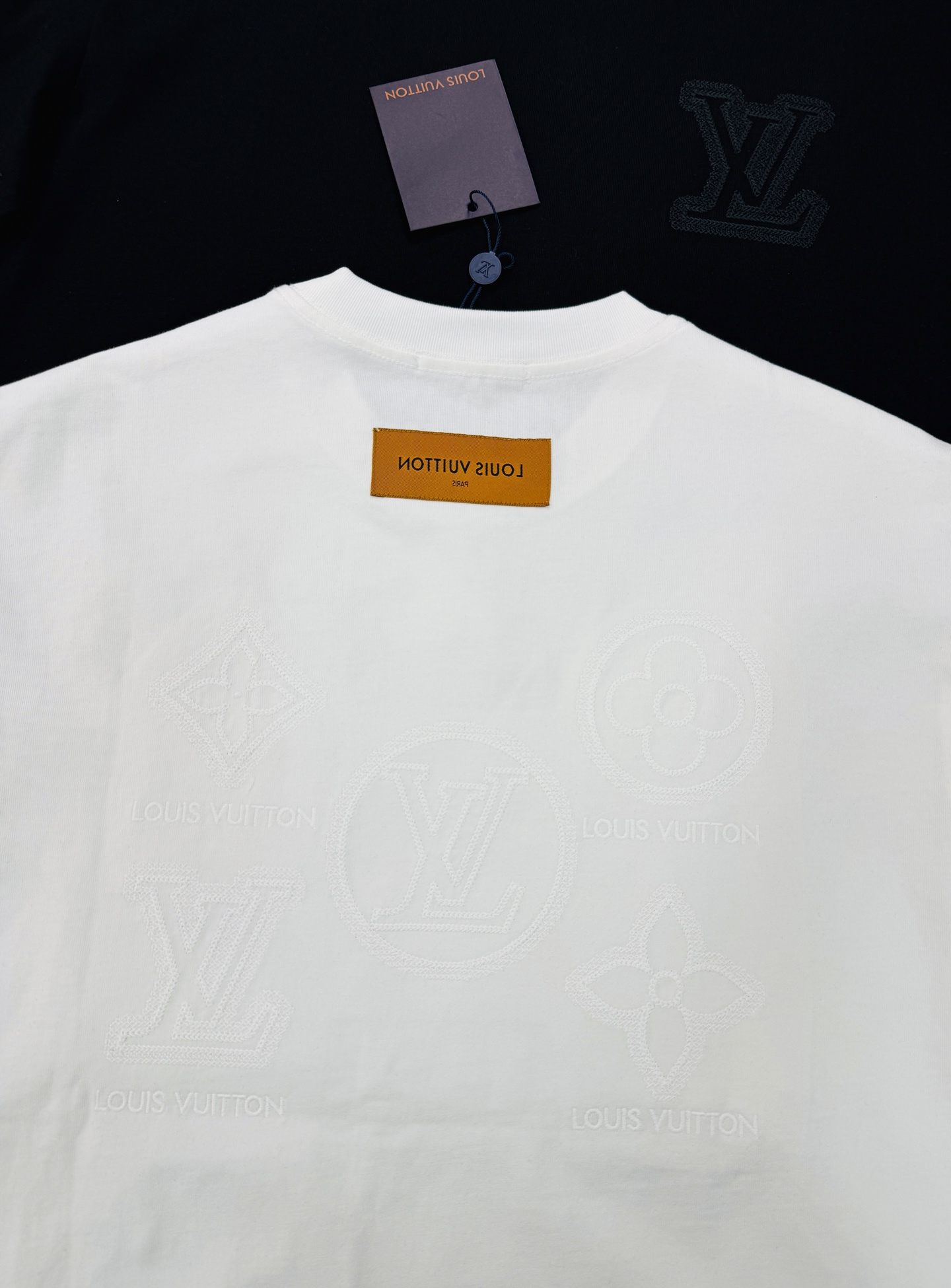 LouisVuitton26s新品.驴牌重工绣花T恤，男女同款❤️胸前及背部立体Logo超有辨识度，重工