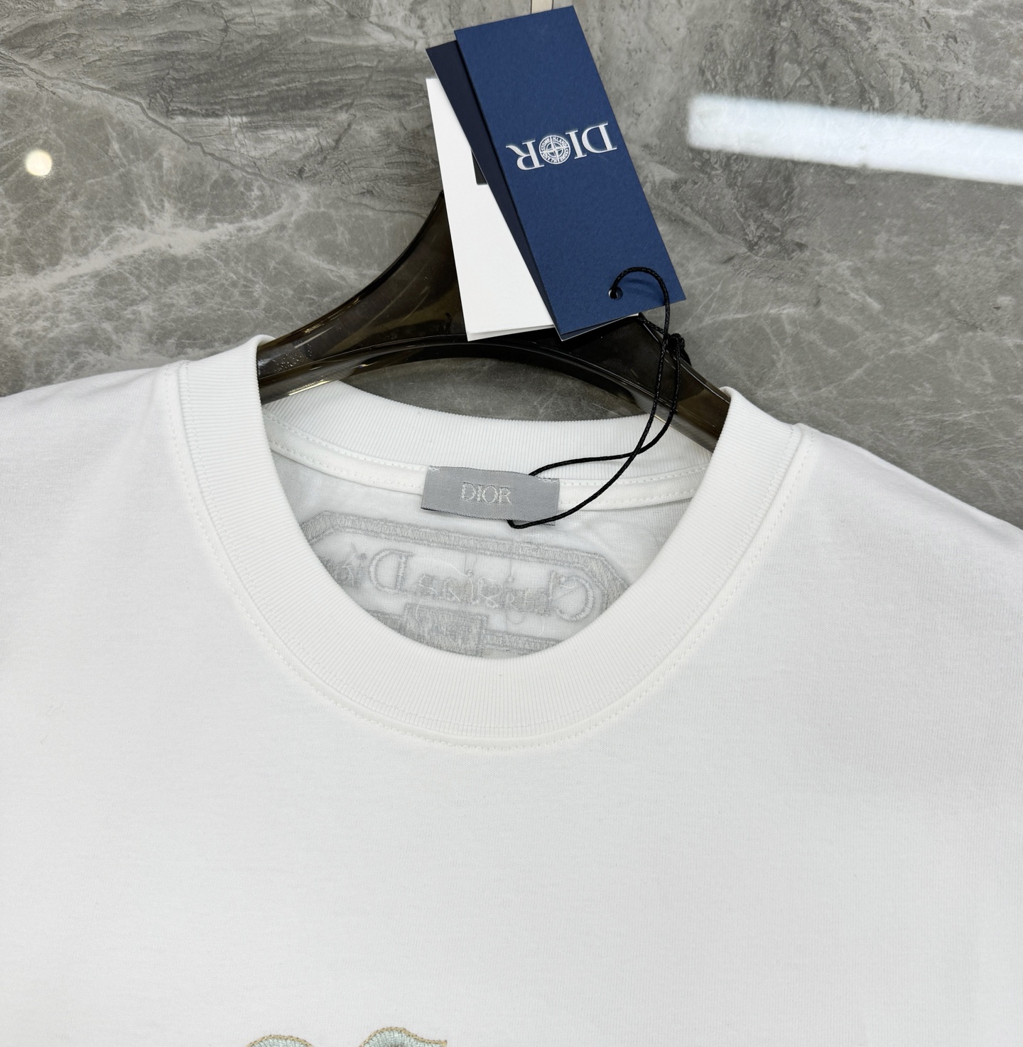。🌾 Dior迪奥26s新品国风祥云天马刺绣T恤.男女同款❤️这款白色T恤采用纯棉材质，亲肤透气，宽松版