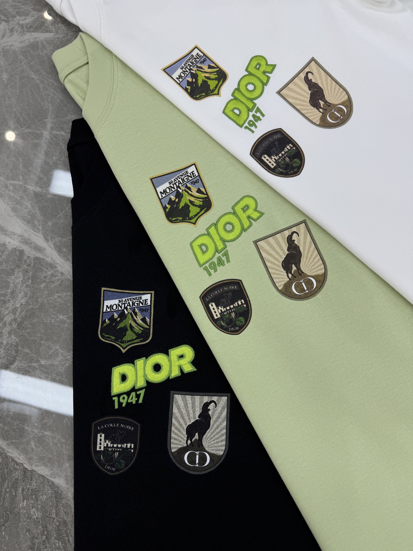 Dior26s新品刺绣🪡T恤，小红书同步！男女同款❤️高克重纯棉材质，穿着舒适透气，日常出街超适合!正面