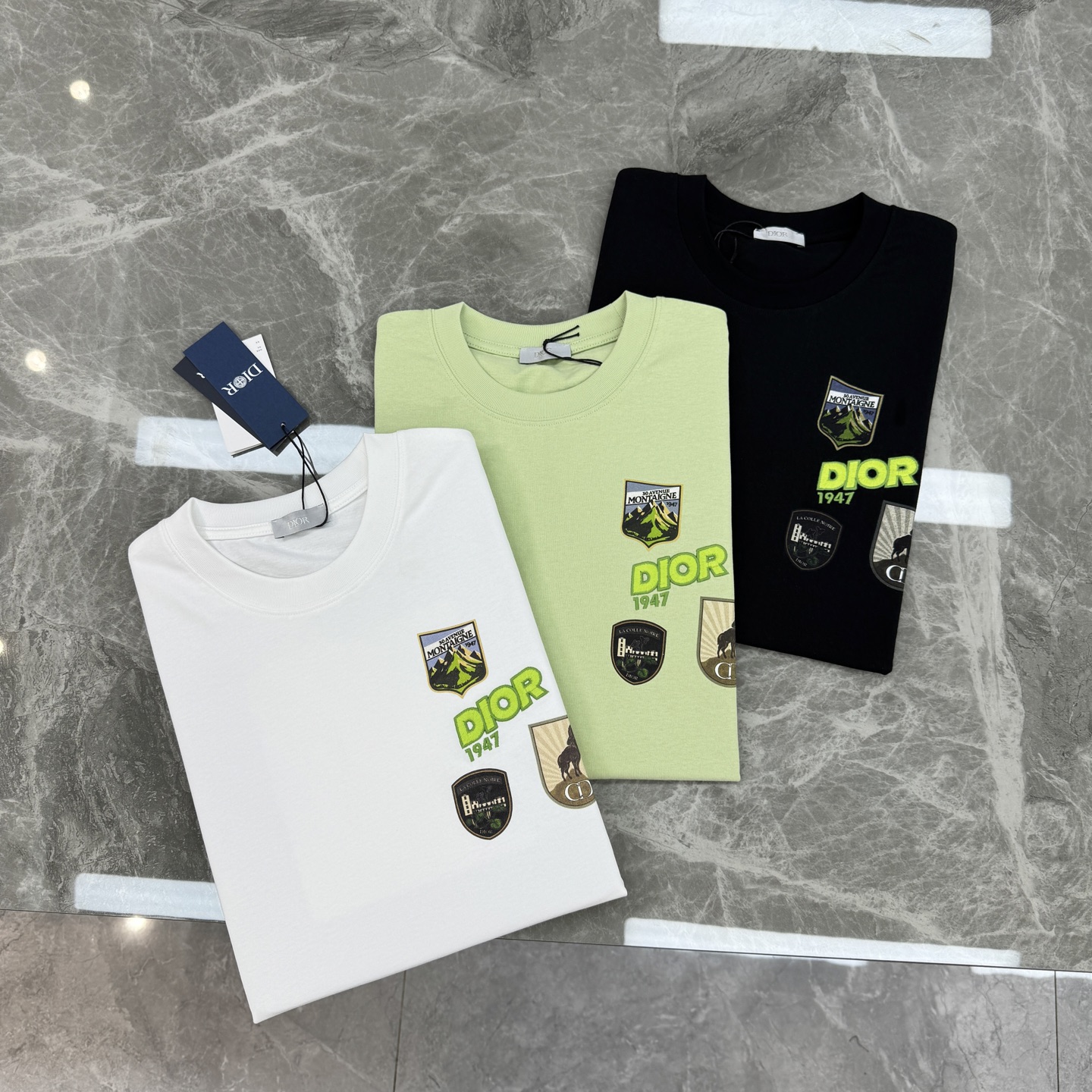 。🌾 Dior26s新品刺绣🪡T恤，小红书同步！男女同款❤️高克重纯棉材质，穿着舒适透气，日常出街超适合