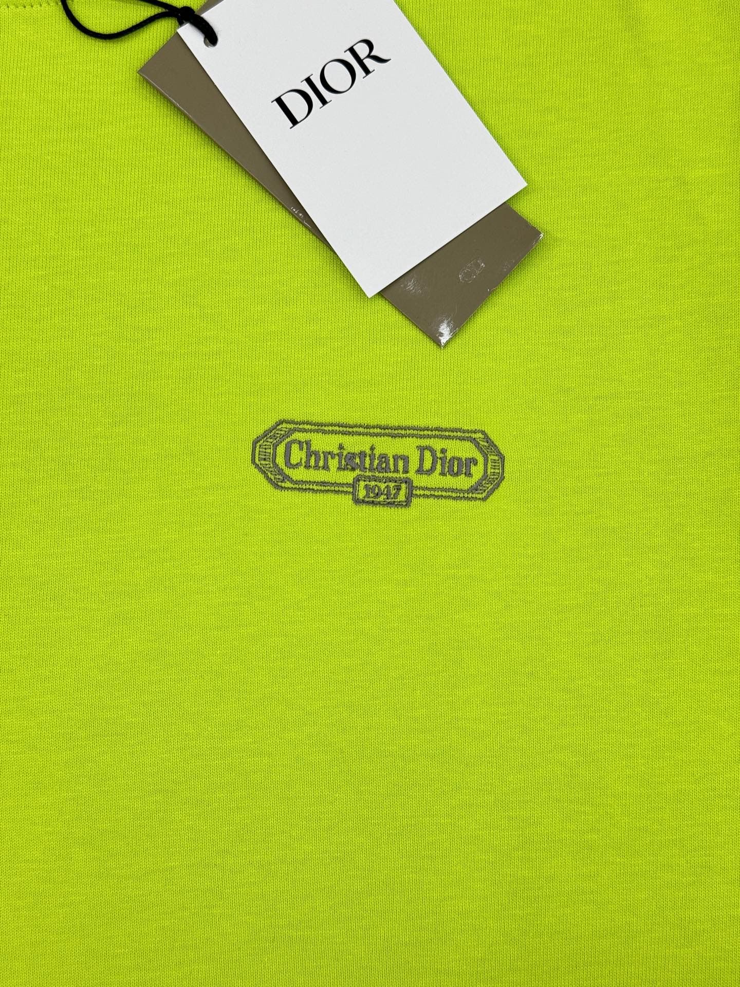 。🌾 Dior Oblique刺绣T恤.26s新品.男女同款推荐❤️DiorOblique刺绣T恤，采用