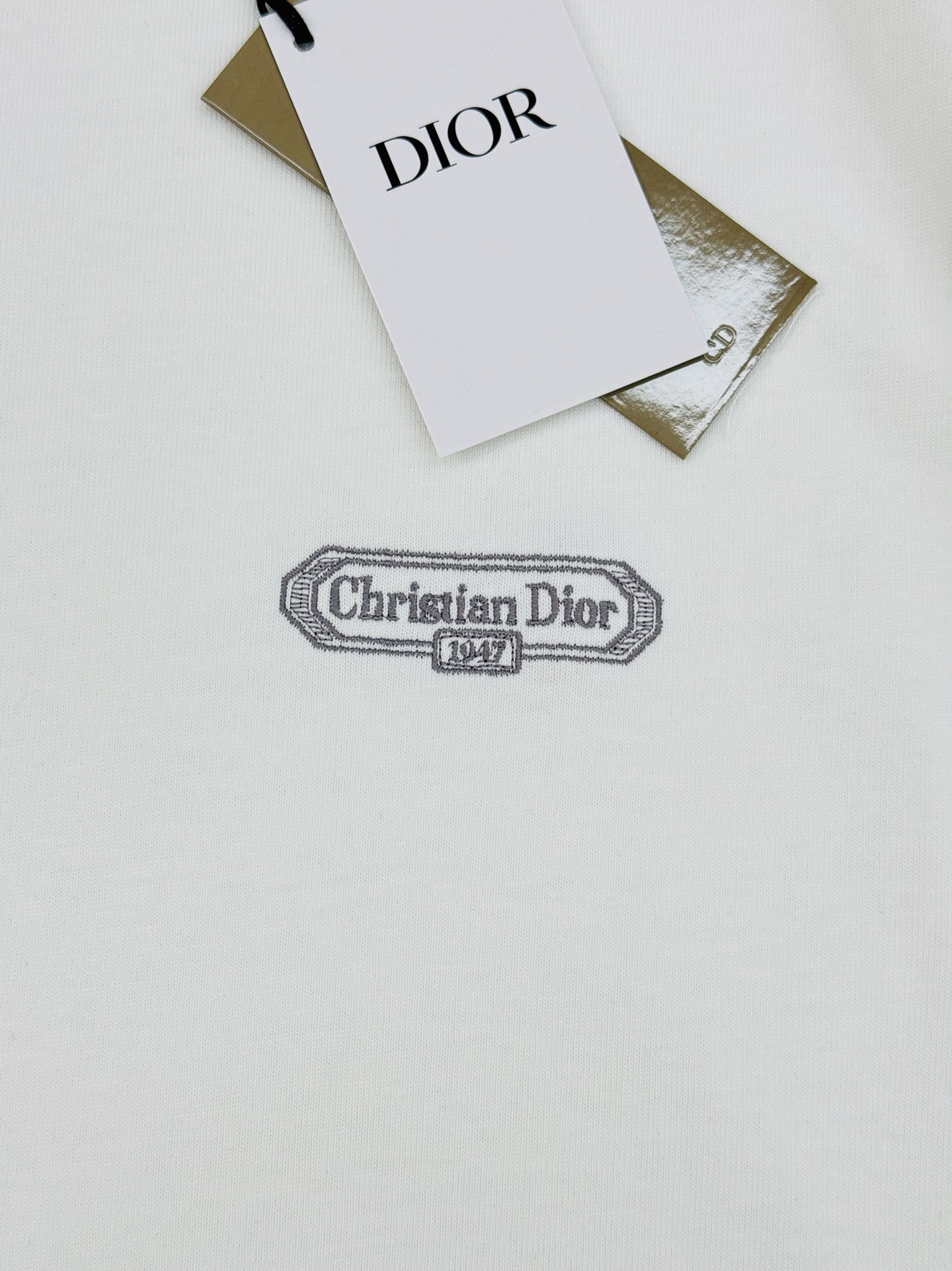 。🌾 Dior Oblique刺绣T恤.26s新品.男女同款推荐❤️DiorOblique刺绣T恤，采用