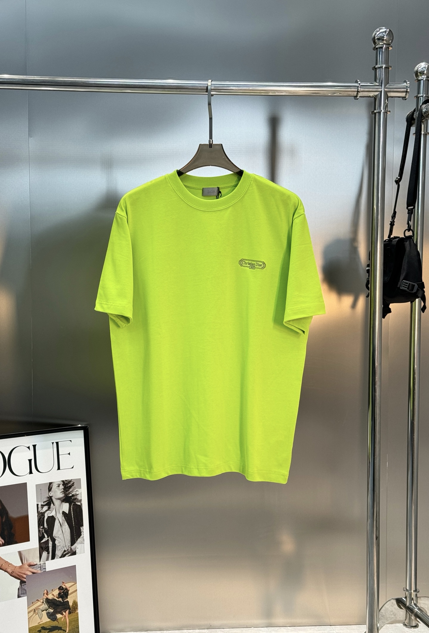 。🌾 Dior Oblique刺绣T恤.26s新品.男女同款推荐❤️DiorOblique刺绣T恤，采用