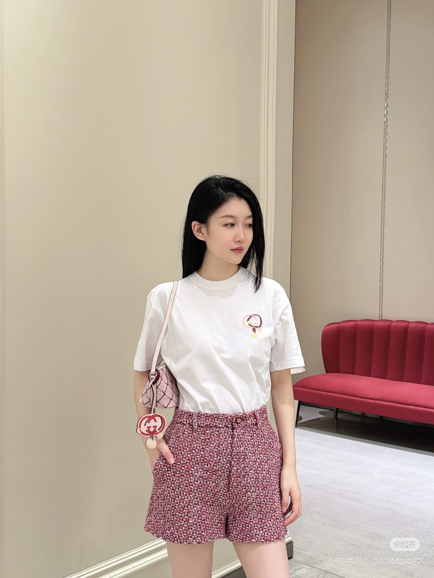 。🌾 Gucci马年刺绣短袖🆕26sGucci马年主题短袖，采用柔软棉质，穿着舒适透气。正面双G标志+马