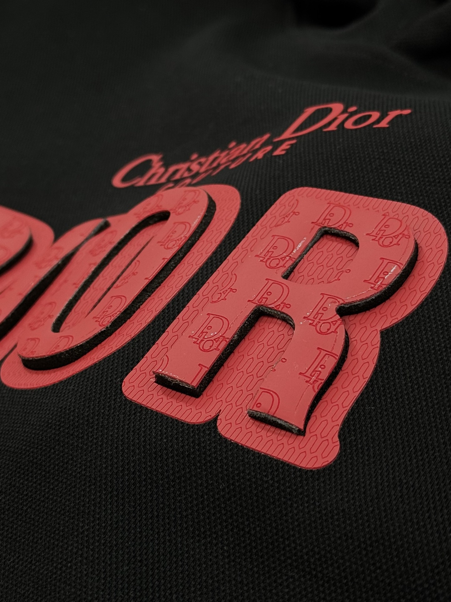 Dior迪奥新款连帽卫衣，超舒适的天丝面料.柔软棉质面料，穿着舒适又保暖。正面红色“DIOR”+“Chr