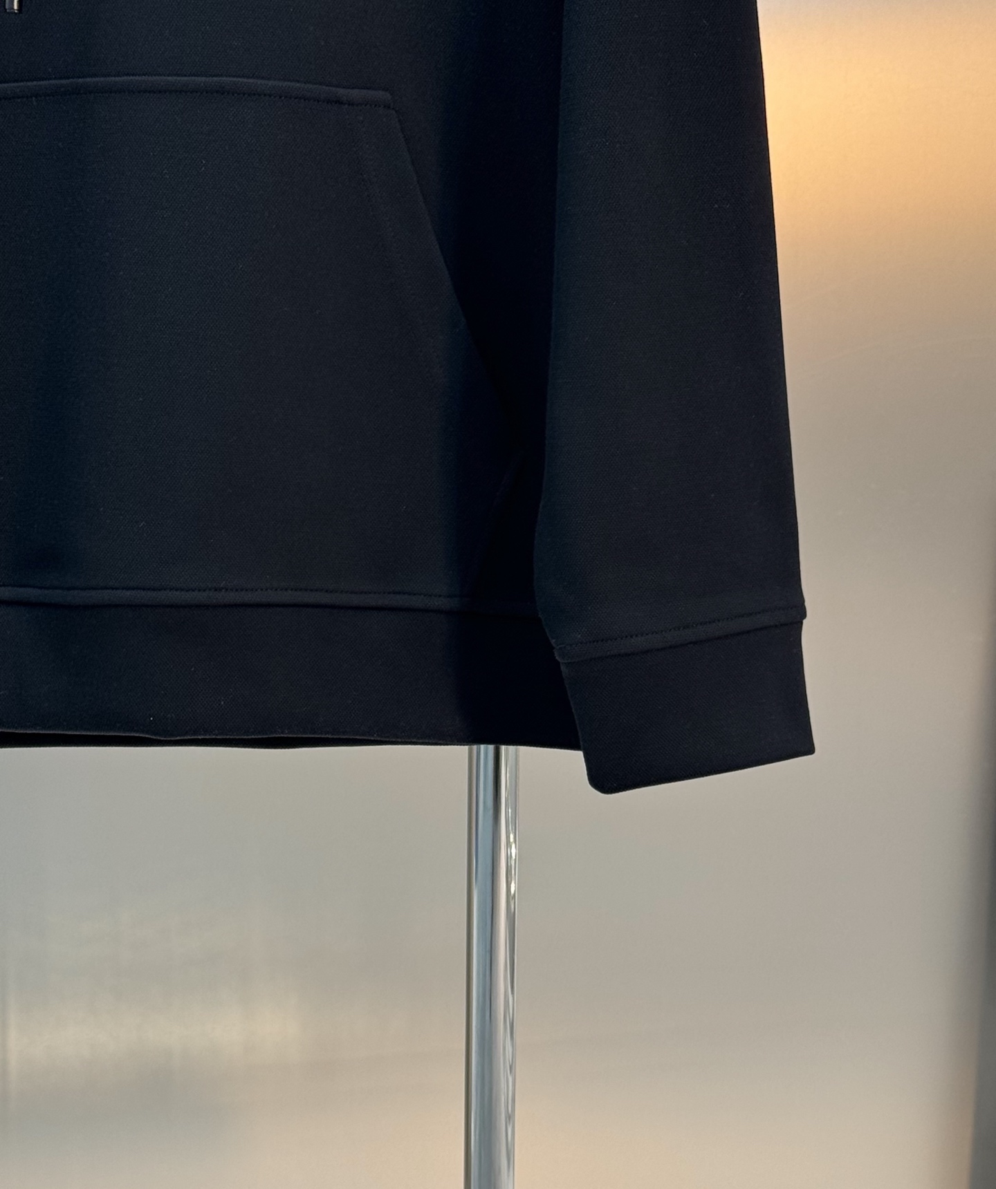 Dior迪奥新款连帽卫衣，超舒适的天丝面料.柔软棉质面料，穿着舒适又保暖。正面红色“DIOR”+“Chr